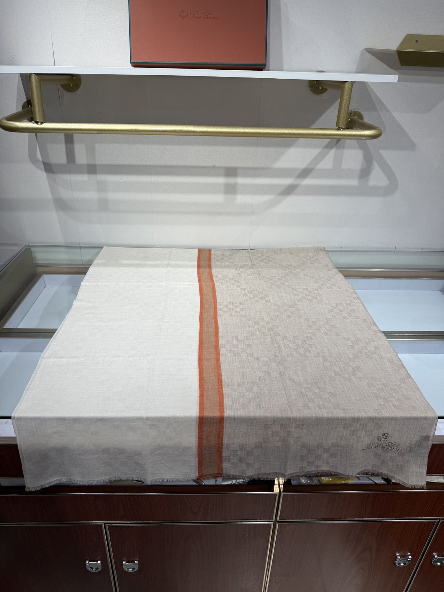 💟Loro Piana LP 最新独家供应十年二十年都不过时！也只有LP羊绒围巾能把这么看似简单外观的围