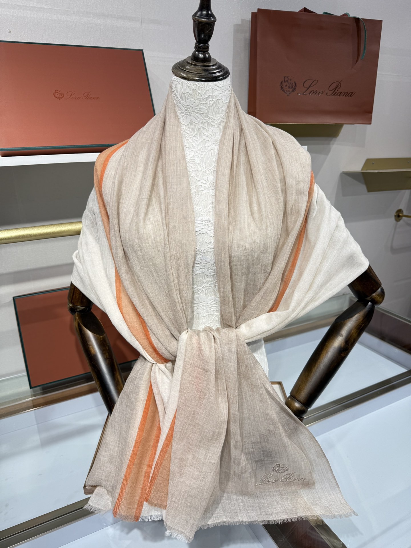 💟Loro Piana LP 最新独家供应十年二十年都不过时！也只有LP羊绒围巾能把这么看似简单外观的围