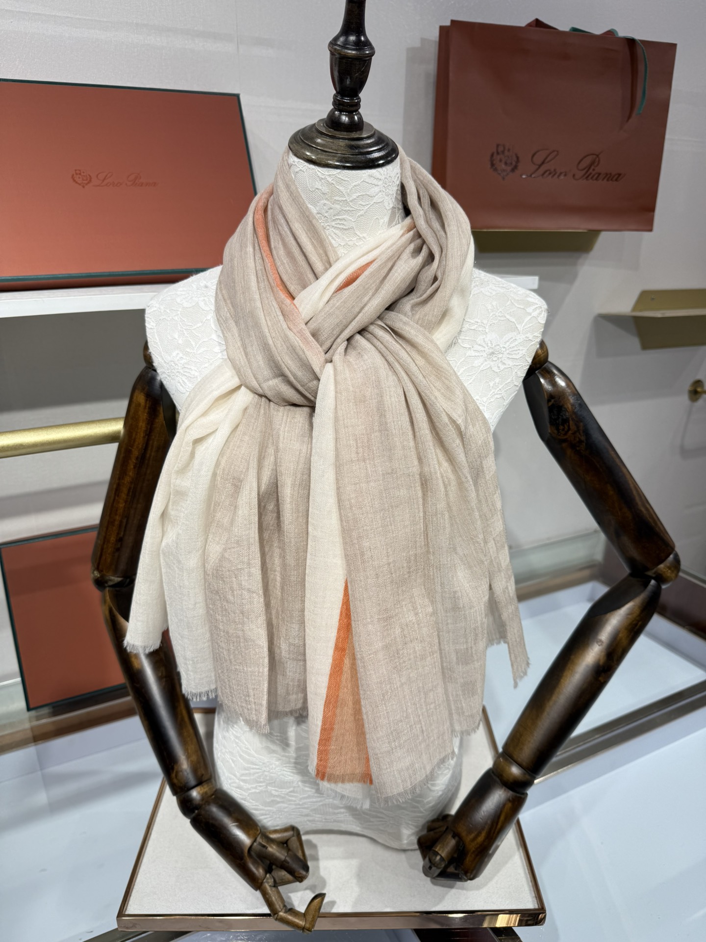 💟Loro Piana LP 最新独家供应十年二十年都不过时！也只有LP羊绒围巾能把这么看似简单外观的围