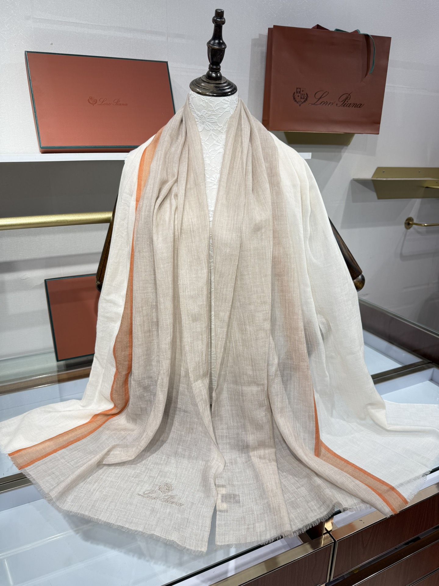 💟Loro Piana LP 最新独家供应十年二十年都不过时！也只有LP羊绒围巾能把这么看似简单外观的围