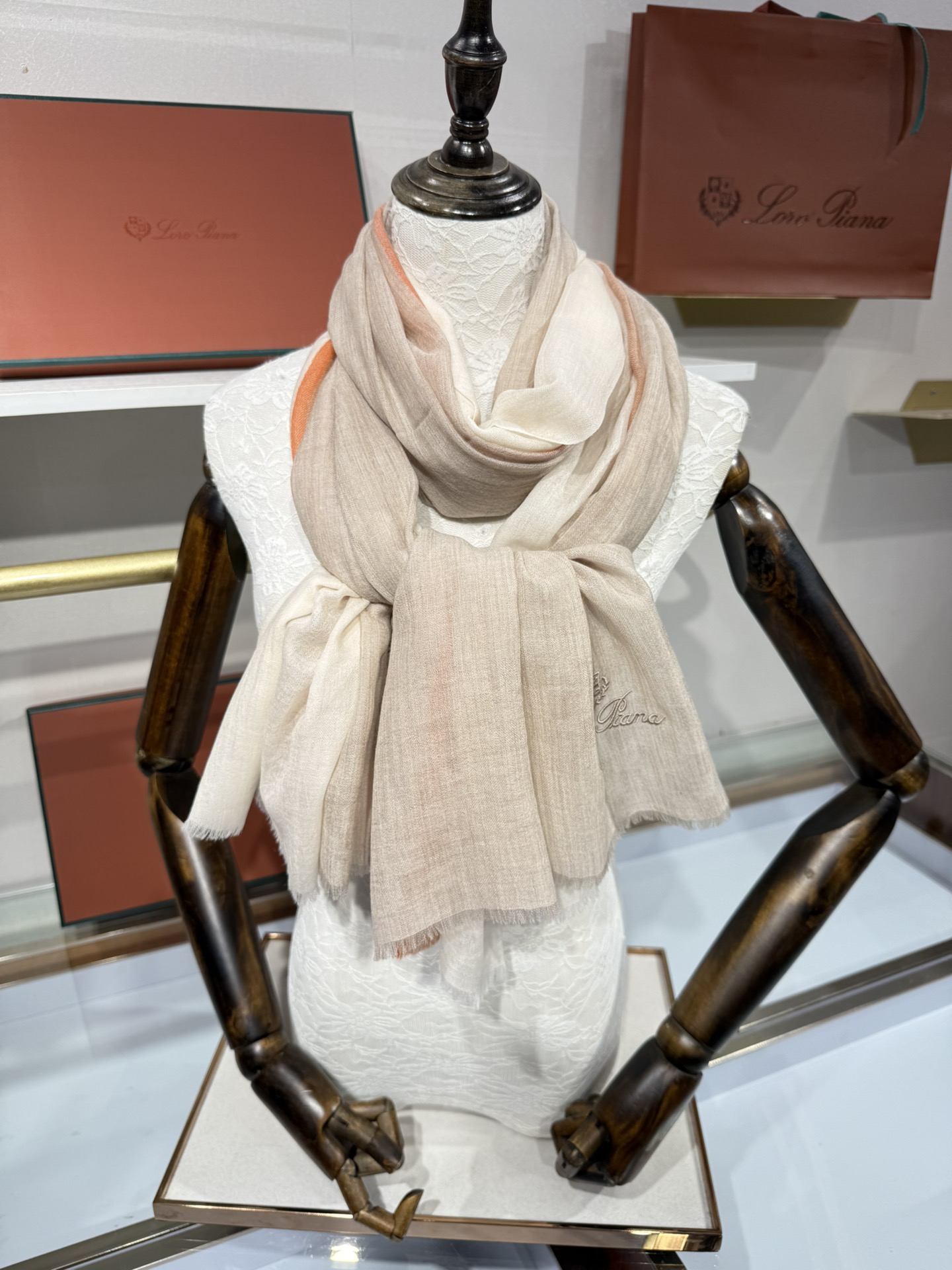 💟Loro Piana LP 最新独家供应十年二十年都不过时！也只有LP羊绒围巾能把这么看似简单外观的围