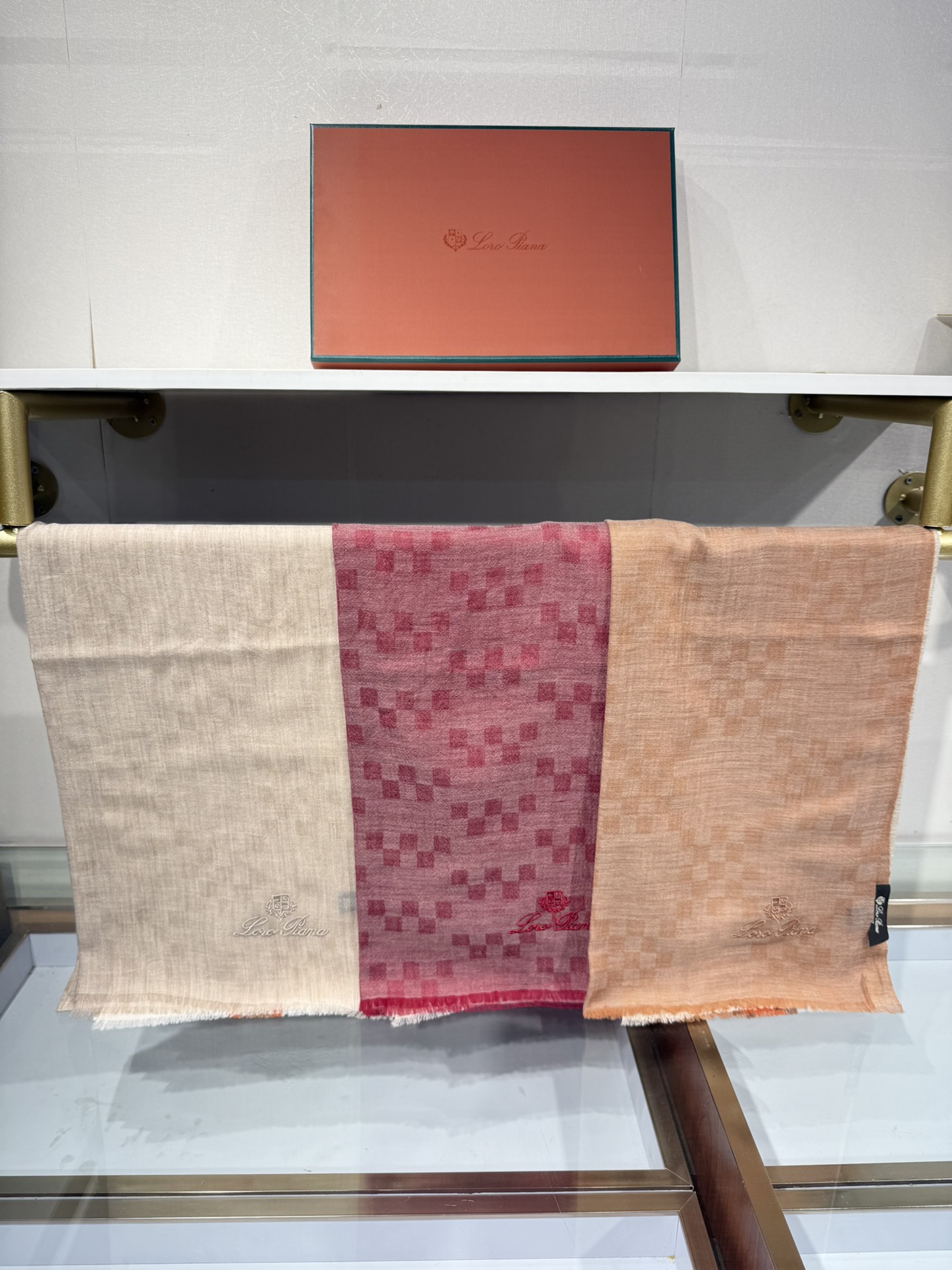 💟Loro Piana LP 最新独家供应十年二十年都不过时！也只有LP羊绒围巾能把这么看似简单外观的围