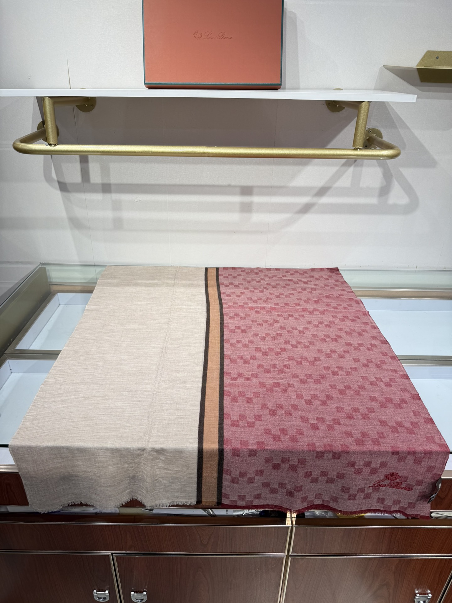 💟Loro Piana LP 最新独家供应十年二十年都不过时！也只有LP羊绒围巾能把这么看似简单外观的围