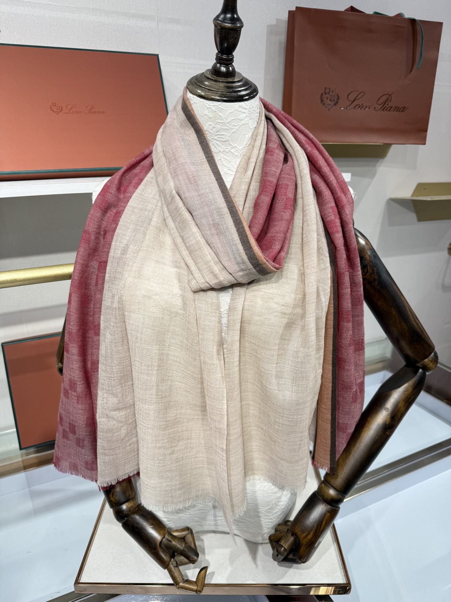 💟Loro Piana LP 最新独家供应十年二十年都不过时！也只有LP羊绒围巾能把这么看似简单外观的围