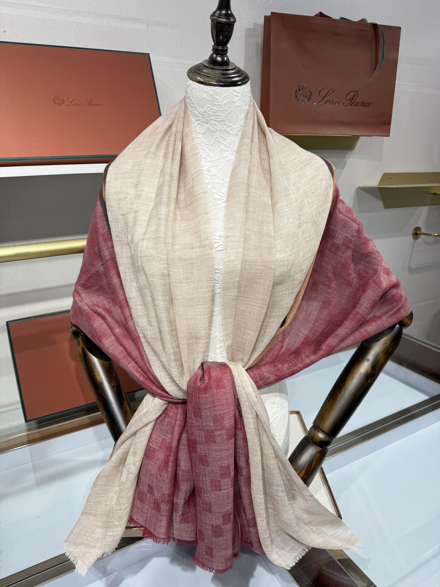 💟Loro Piana LP 最新独家供应十年二十年都不过时！也只有LP羊绒围巾能把这么看似简单外观的围