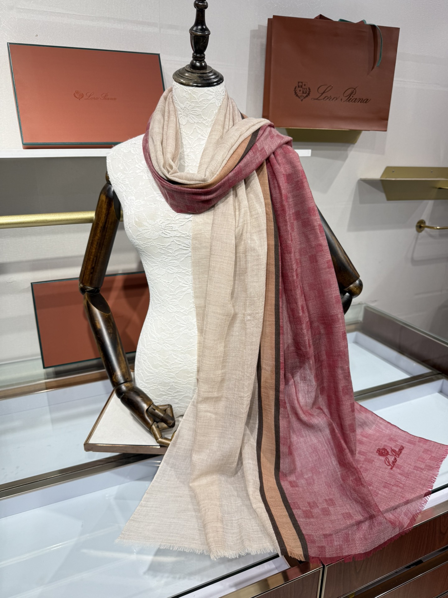 💟Loro Piana LP 最新独家供应十年二十年都不过时！也只有LP羊绒围巾能把这么看似简单外观的围