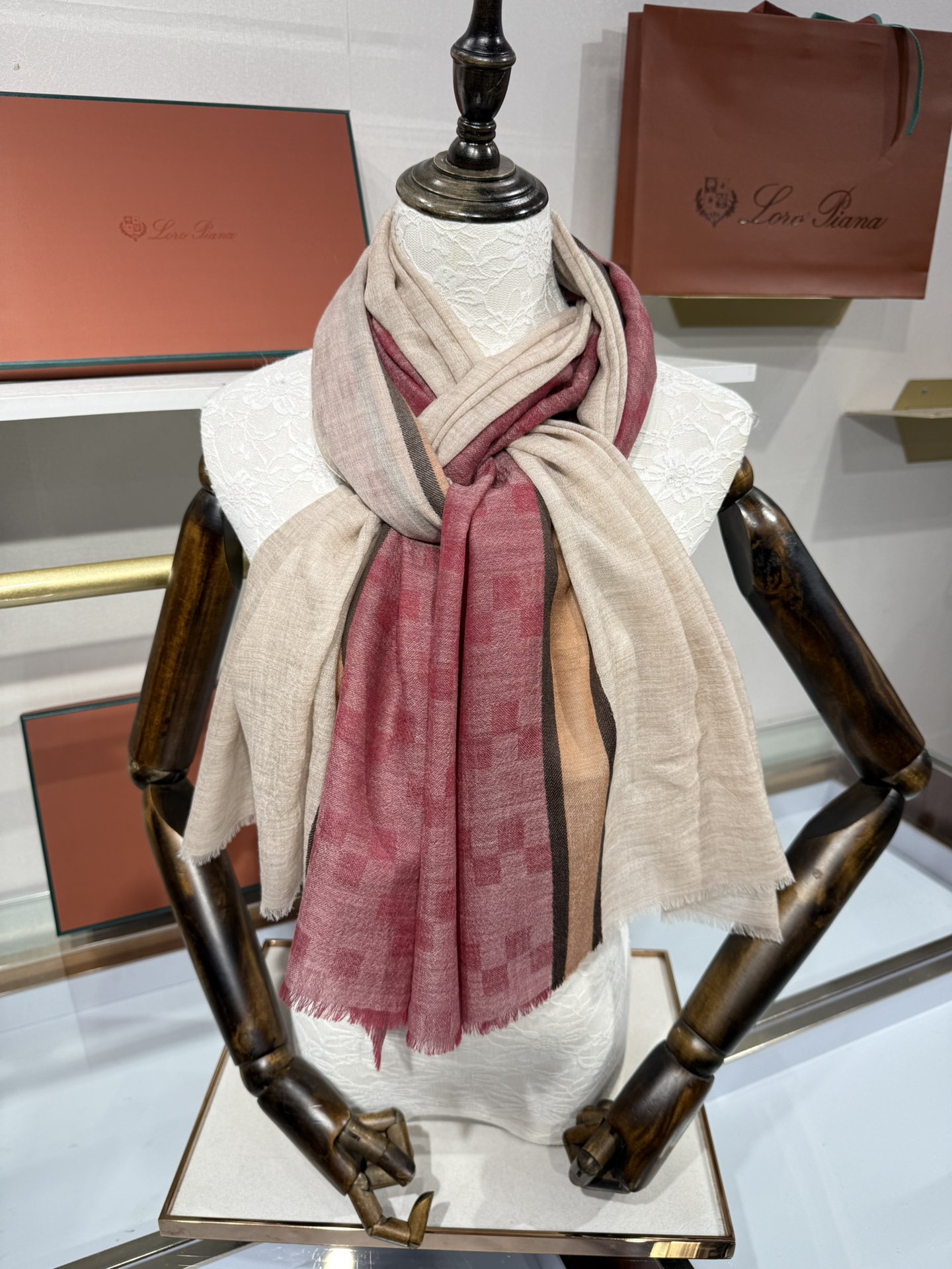 💟Loro Piana LP 最新独家供应十年二十年都不过时！也只有LP羊绒围巾能把这么看似简单外观的围