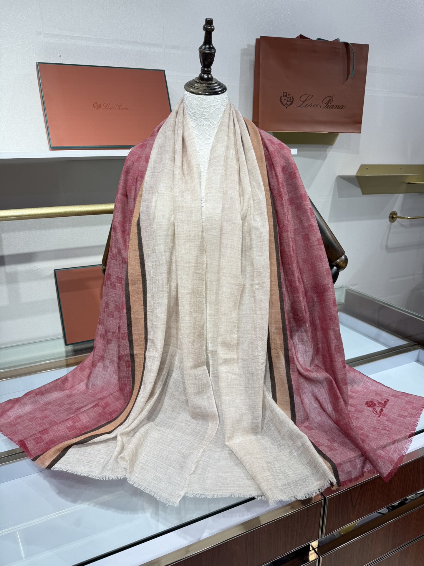 💟Loro Piana LP 最新独家供应十年二十年都不过时！也只有LP羊绒围巾能把这么看似简单外观的围