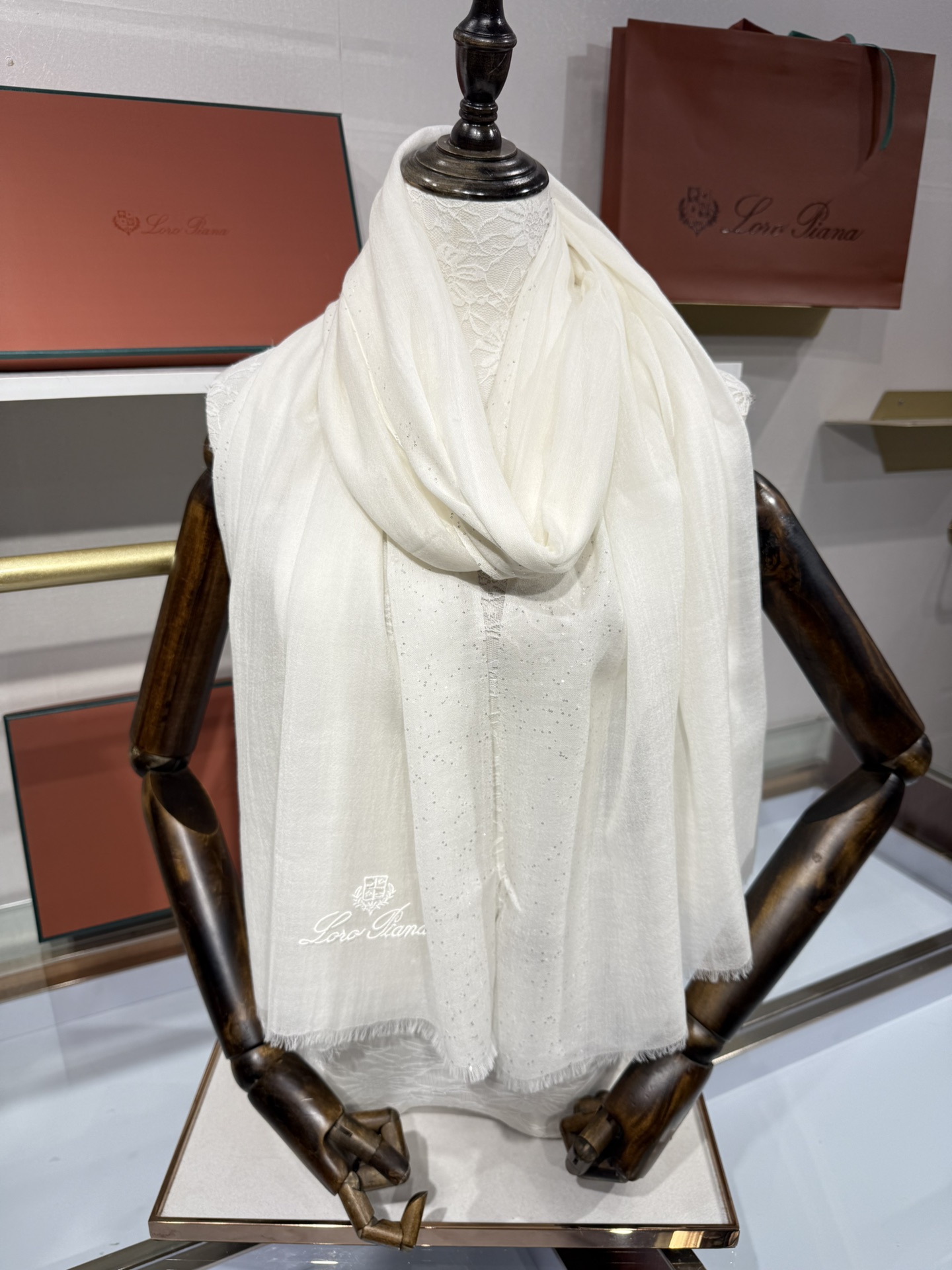 💟Loro Piana LP 最新独家供应十年二十年都不过时！也只有LP羊绒围巾能把这么看似简单外观的围