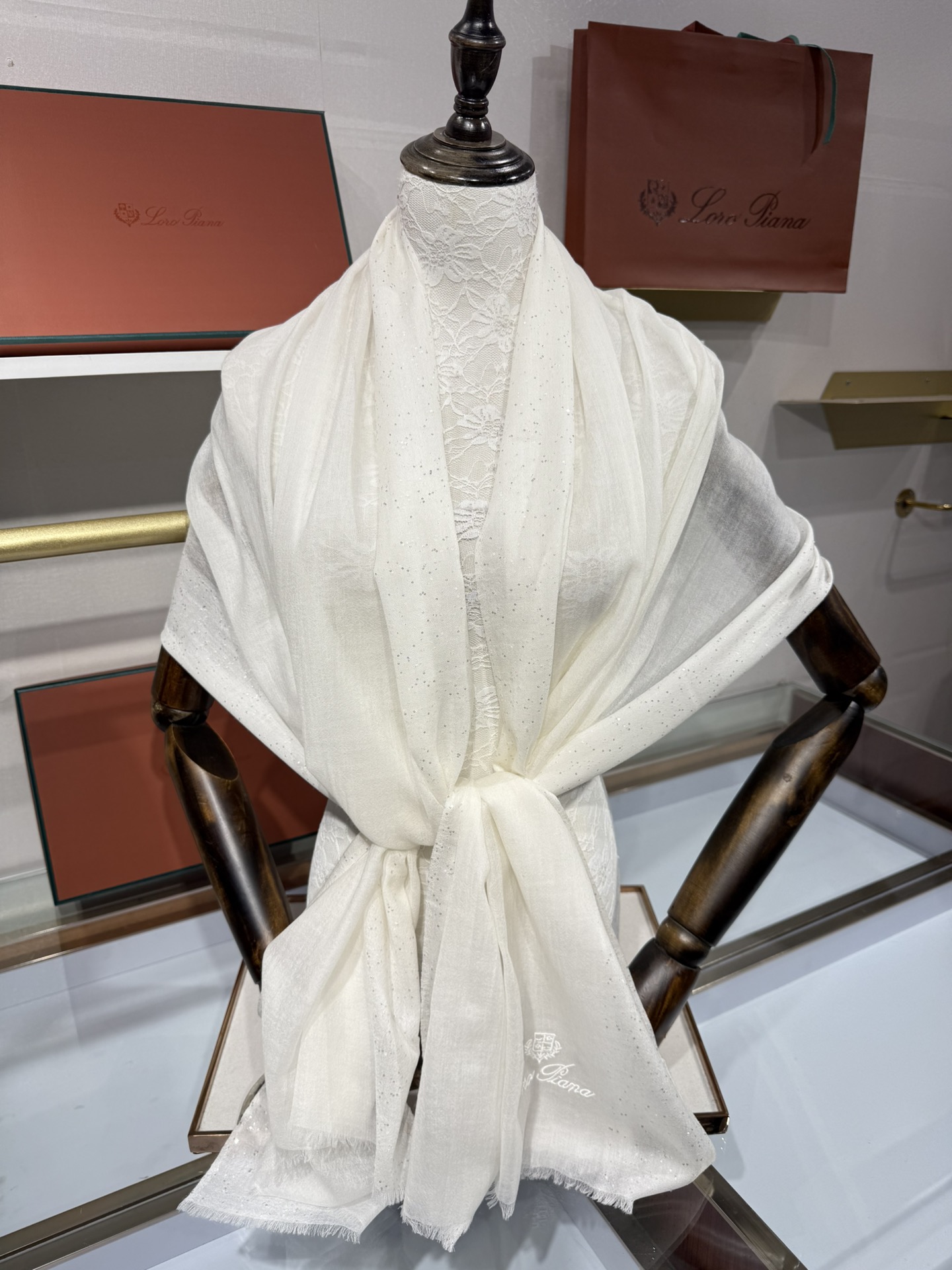 💟Loro Piana LP 最新独家供应十年二十年都不过时！也只有LP羊绒围巾能把这么看似简单外观的围