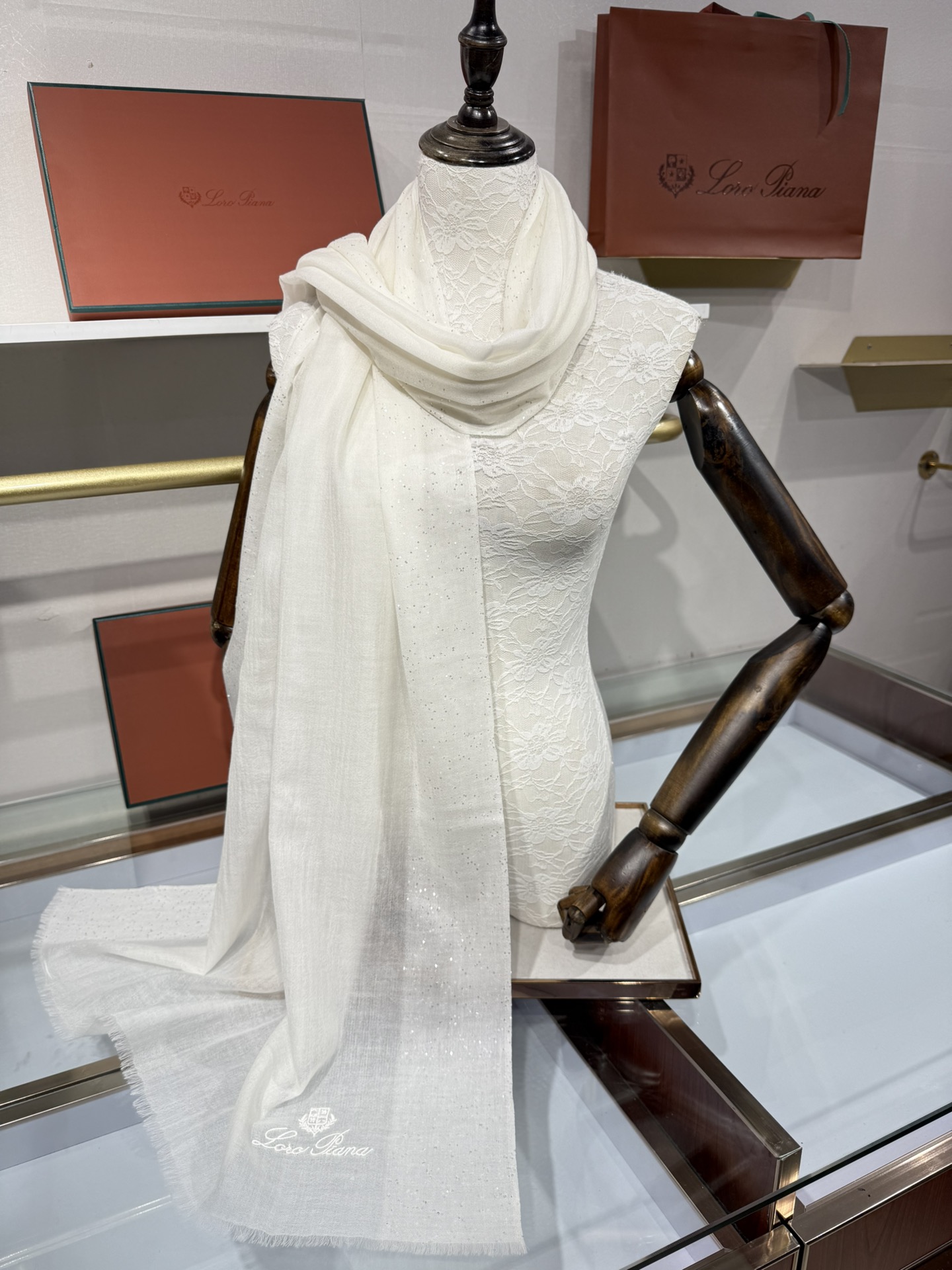 💟Loro Piana LP 最新独家供应十年二十年都不过时！也只有LP羊绒围巾能把这么看似简单外观的围