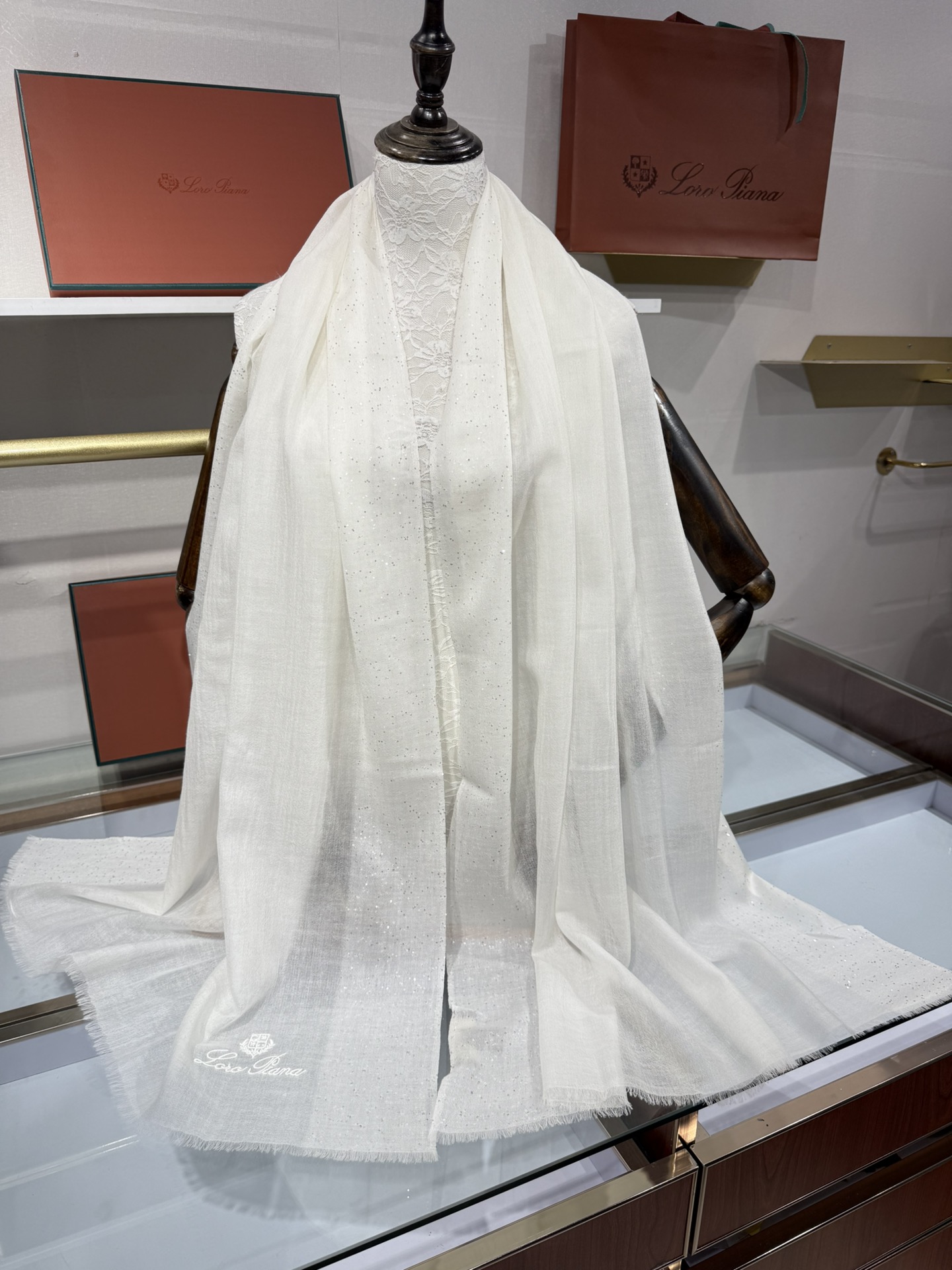 💟Loro Piana LP 最新独家供应十年二十年都不过时！也只有LP羊绒围巾能把这么看似简单外观的围