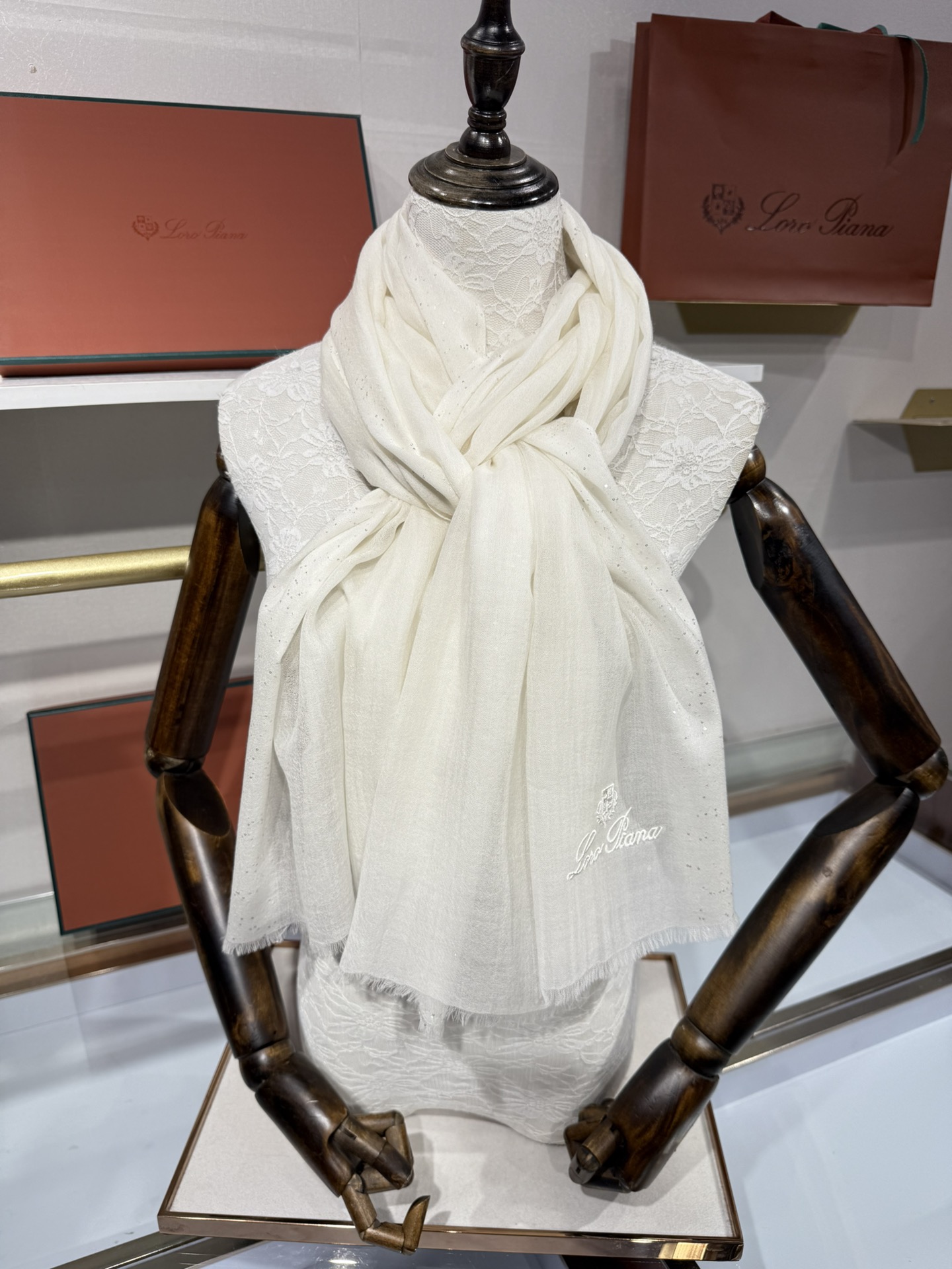 💟Loro Piana LP 最新独家供应十年二十年都不过时！也只有LP羊绒围巾能把这么看似简单外观的围