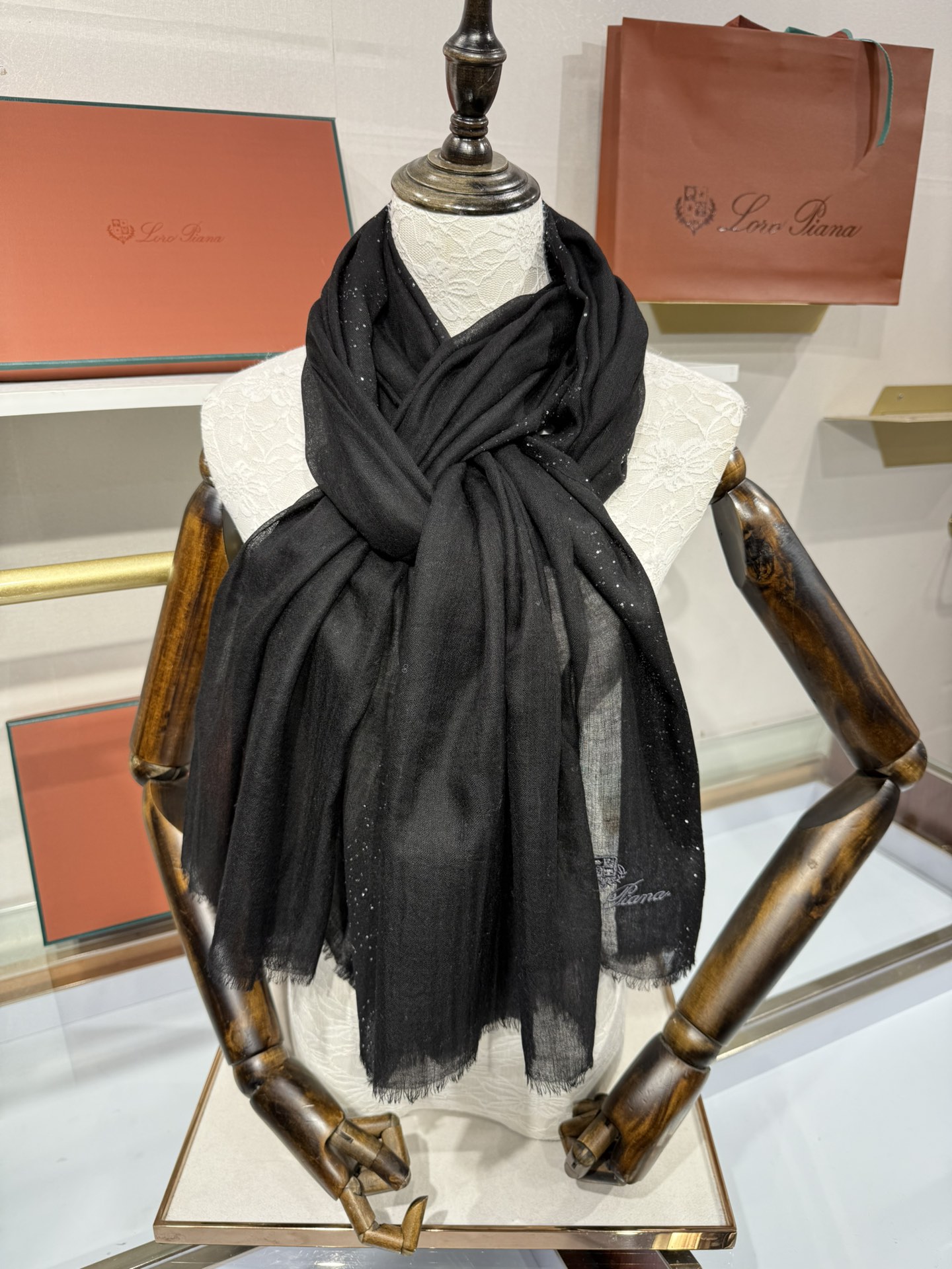 💟Loro Piana LP 最新独家供应十年二十年都不过时！也只有LP羊绒围巾能把这么看似简单外观的围