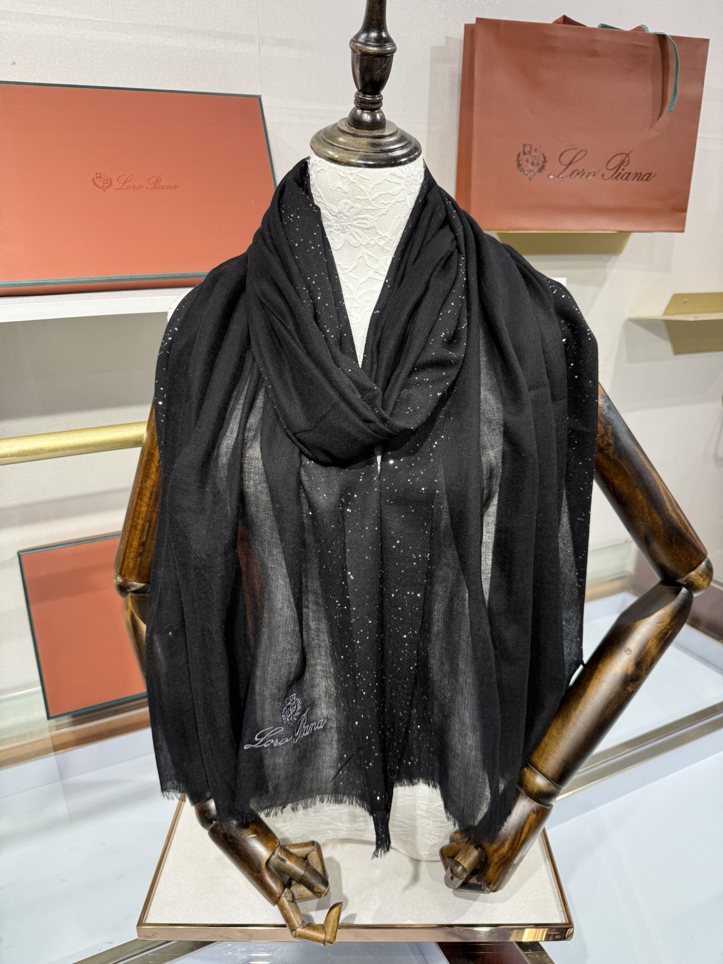 💟Loro Piana LP 最新独家供应十年二十年都不过时！也只有LP羊绒围巾能把这么看似简单外观的围