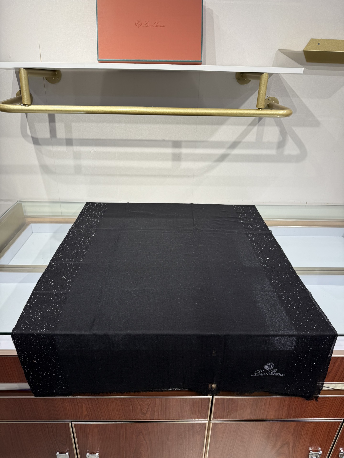 💟Loro Piana LP 最新独家供应十年二十年都不过时！也只有LP羊绒围巾能把这么看似简单外观的围