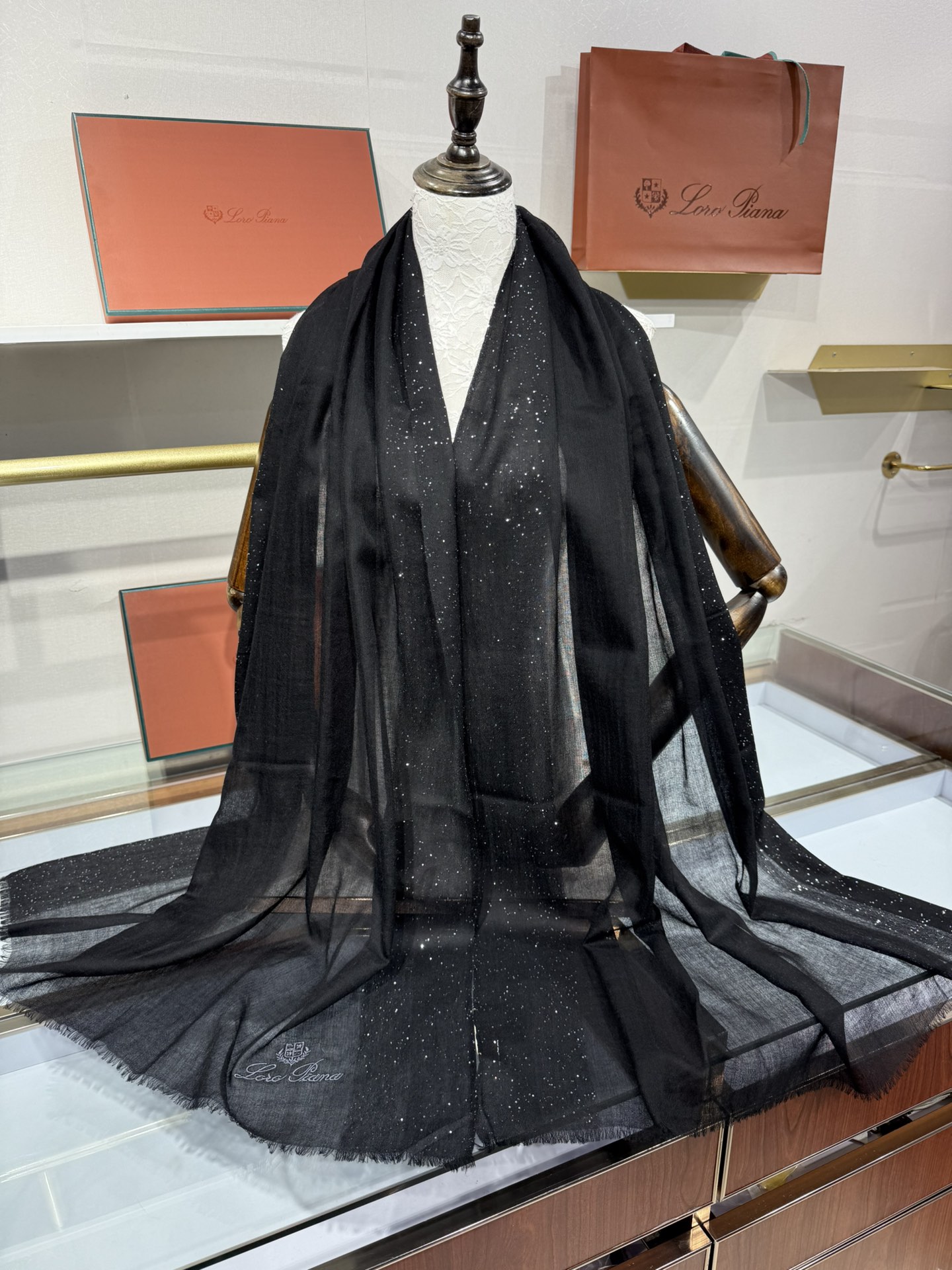 💟Loro Piana LP 最新独家供应十年二十年都不过时！也只有LP羊绒围巾能把这么看似简单外观的围