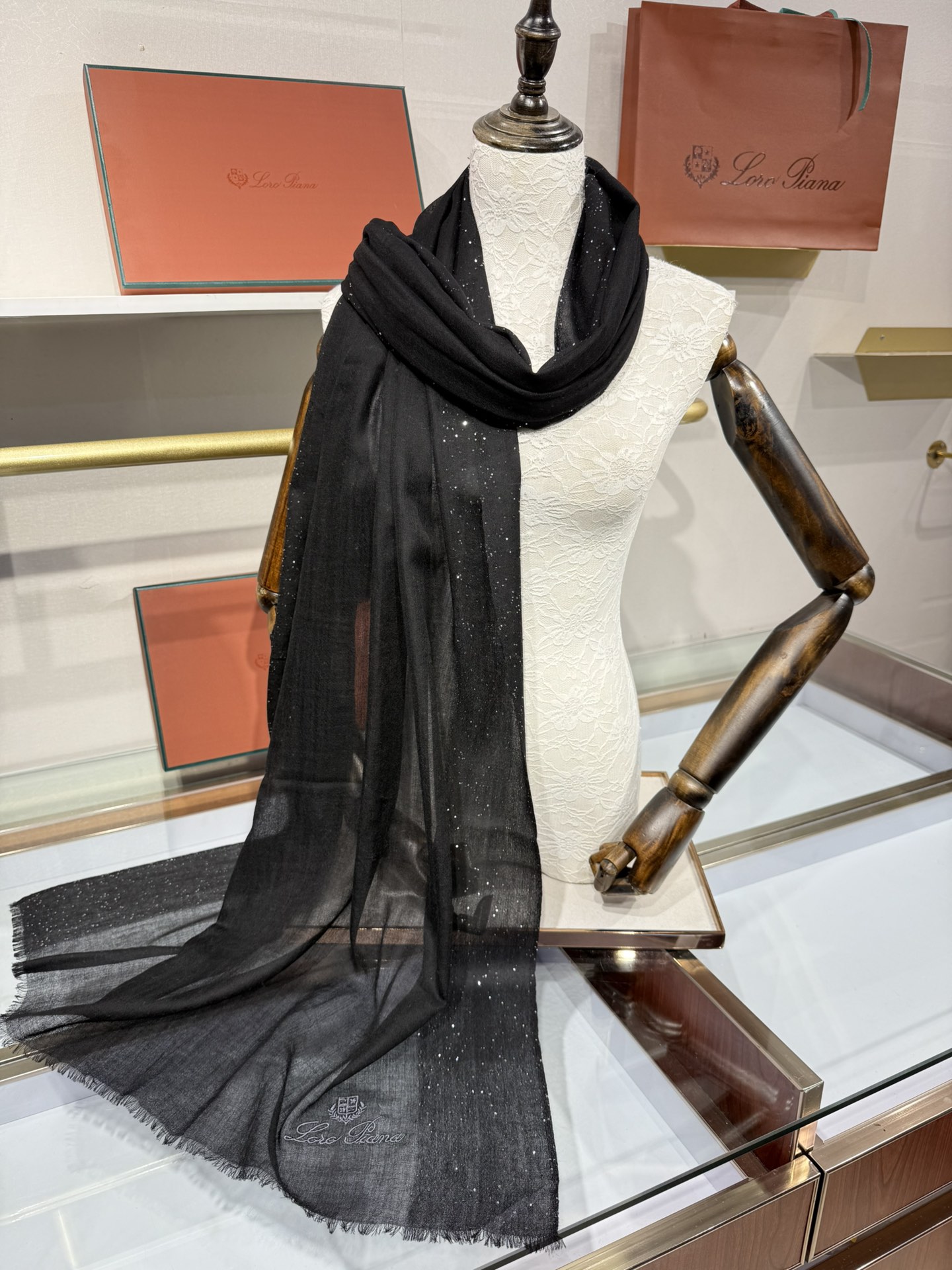 💟Loro Piana LP 最新独家供应十年二十年都不过时！也只有LP羊绒围巾能把这么看似简单外观的围