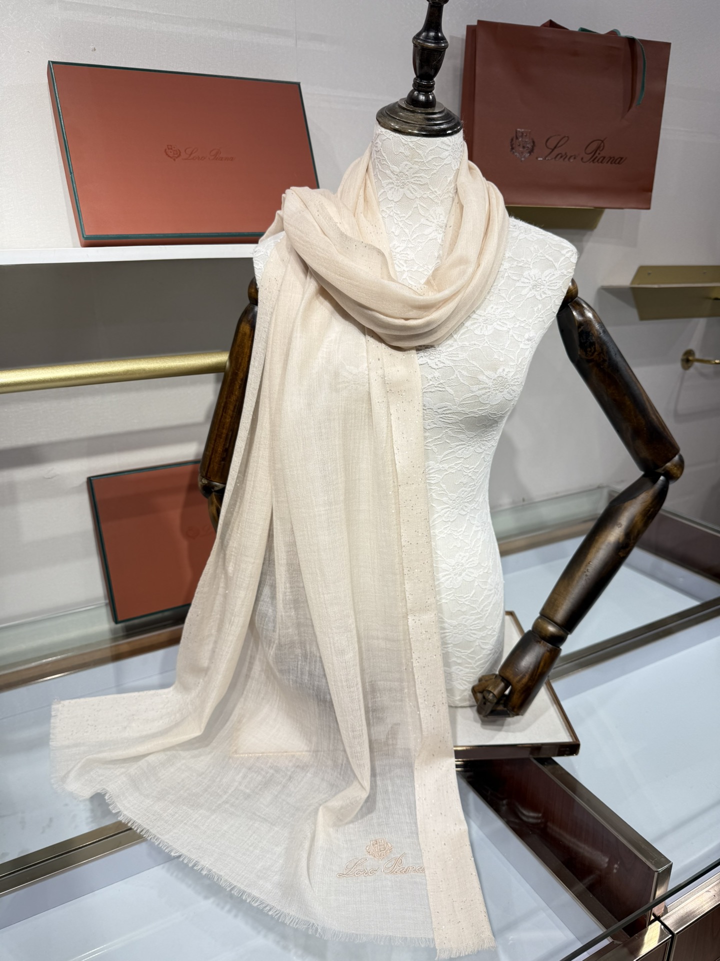 💟Loro Piana LP 最新独家供应十年二十年都不过时！也只有LP羊绒围巾能把这么看似简单外观的围