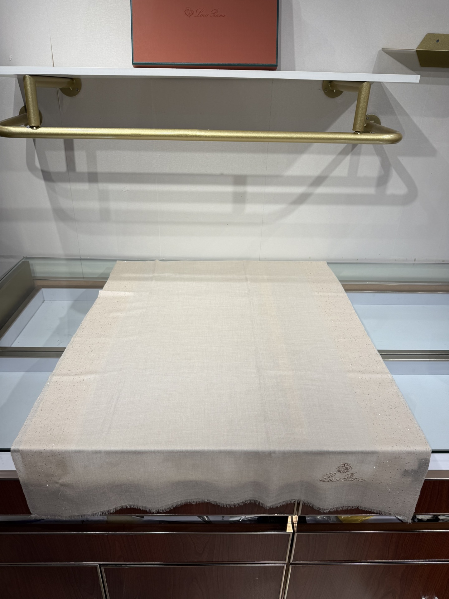 💟Loro Piana LP 最新独家供应十年二十年都不过时！也只有LP羊绒围巾能把这么看似简单外观的围