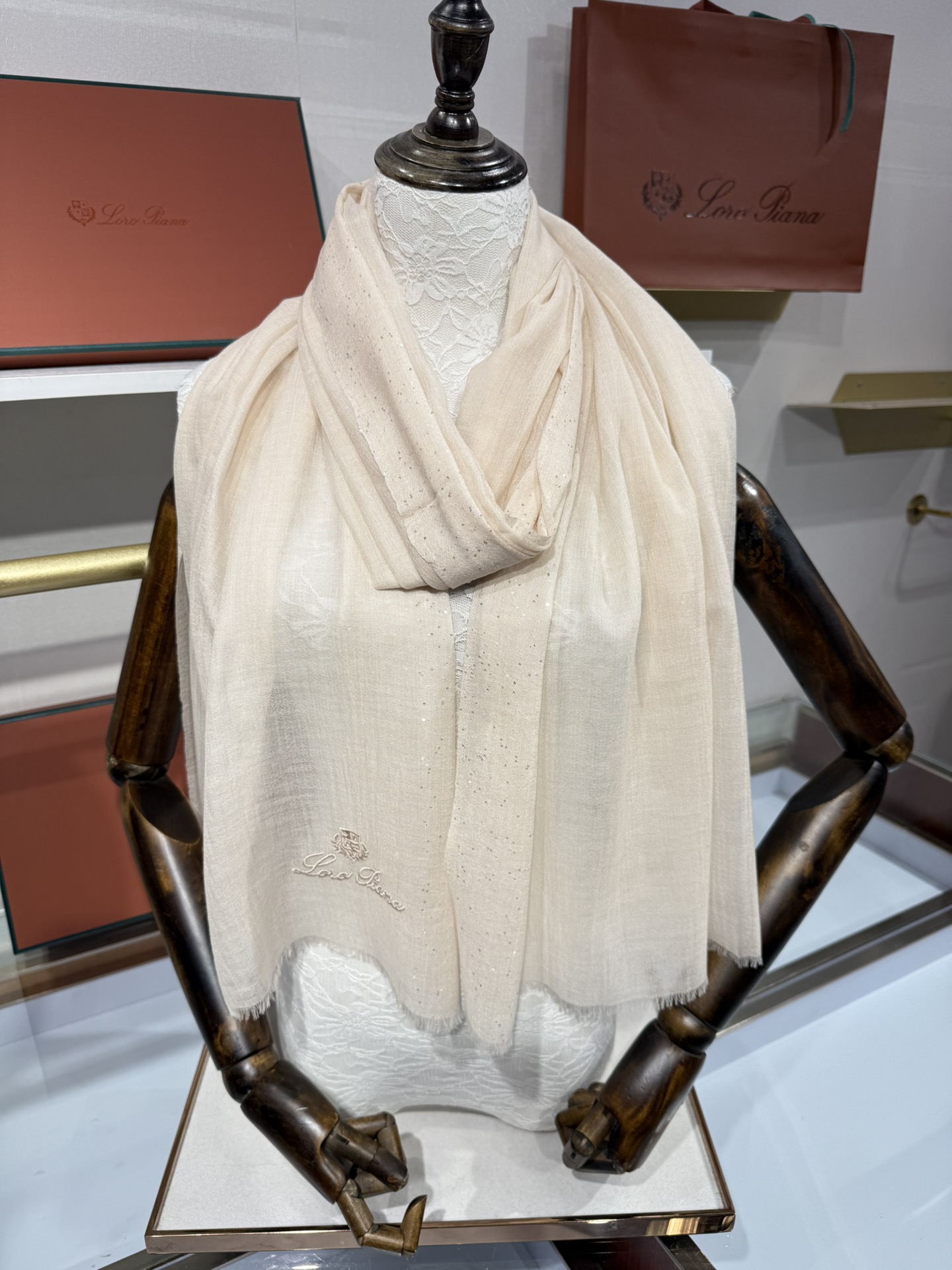 💟Loro Piana LP 最新独家供应十年二十年都不过时！也只有LP羊绒围巾能把这么看似简单外观的围