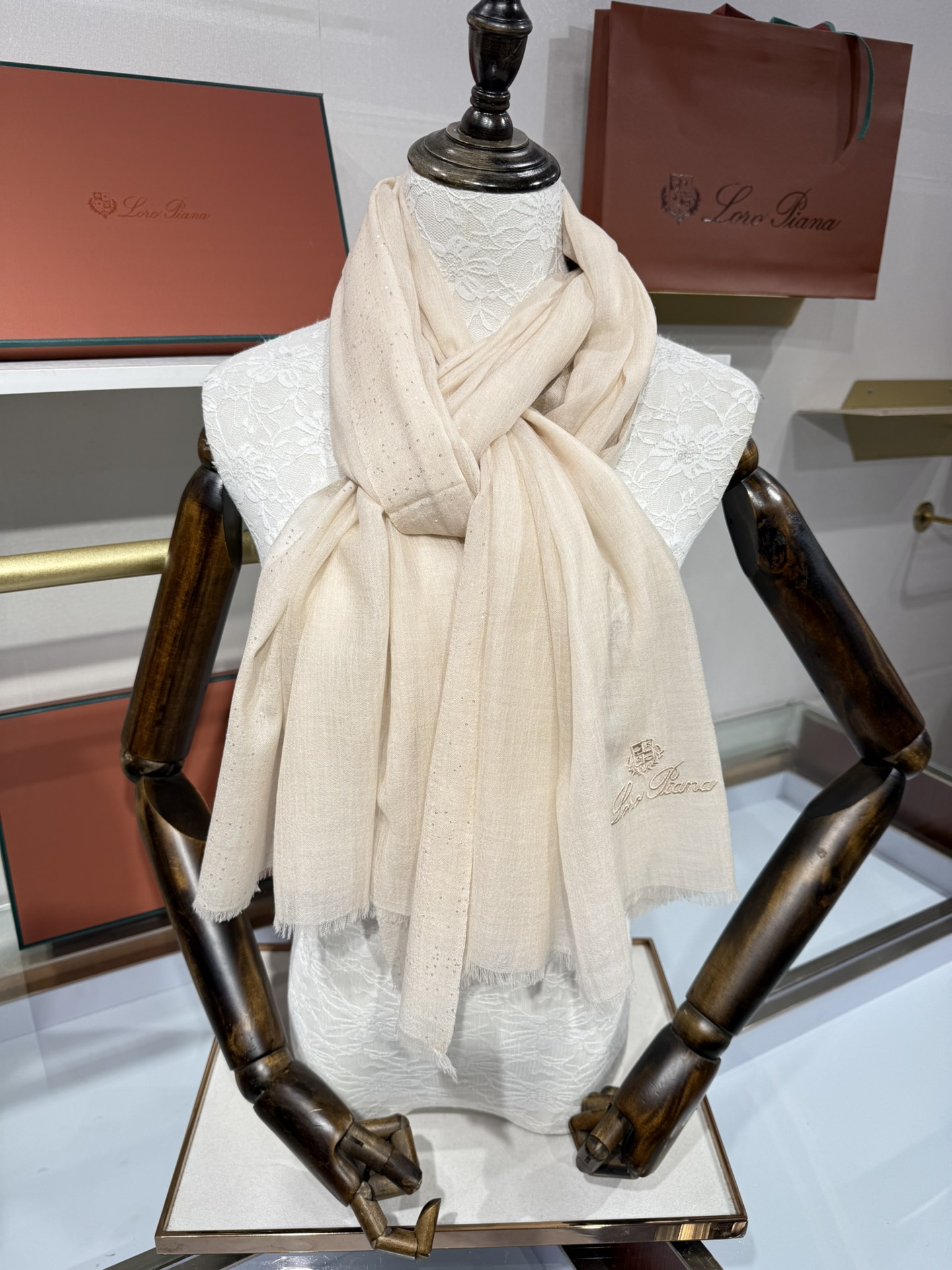 💟Loro Piana LP 最新独家供应十年二十年都不过时！也只有LP羊绒围巾能把这么看似简单外观的围