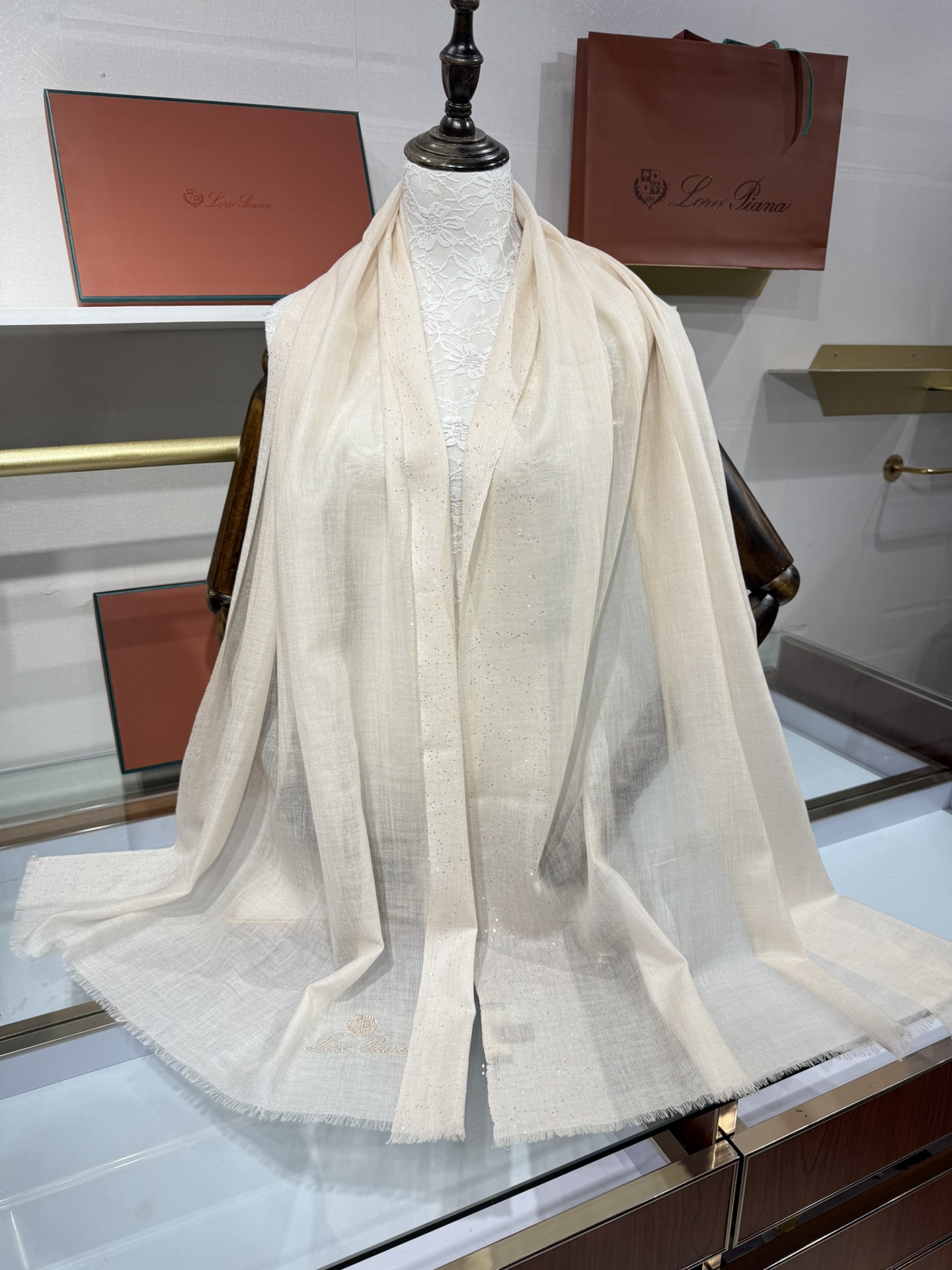 💟Loro Piana LP 最新独家供应十年二十年都不过时！也只有LP羊绒围巾能把这么看似简单外观的围