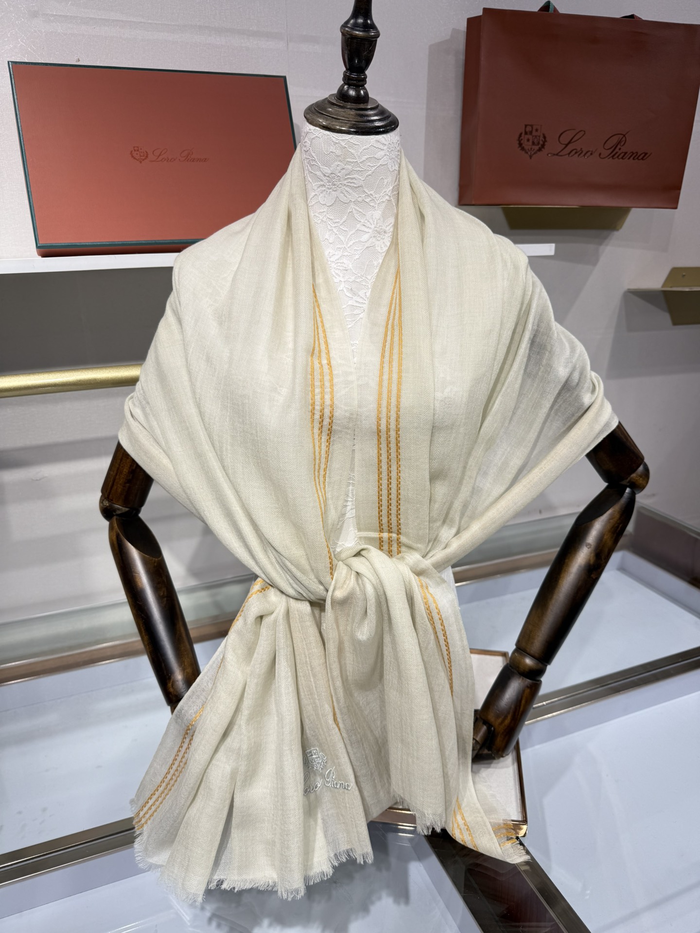 💟Loro Piana LP 最新独家供应十年二十年都不过时！也只有LP羊绒围巾能把这么看似简单外观的围