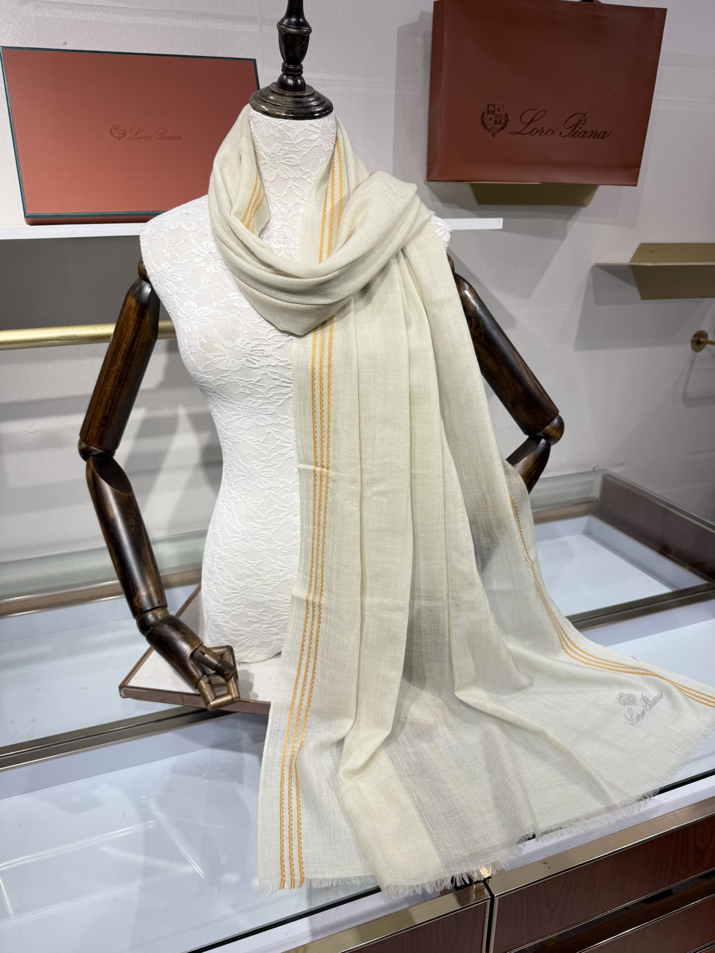 💟Loro Piana LP 最新独家供应十年二十年都不过时！也只有LP羊绒围巾能把这么看似简单外观的围