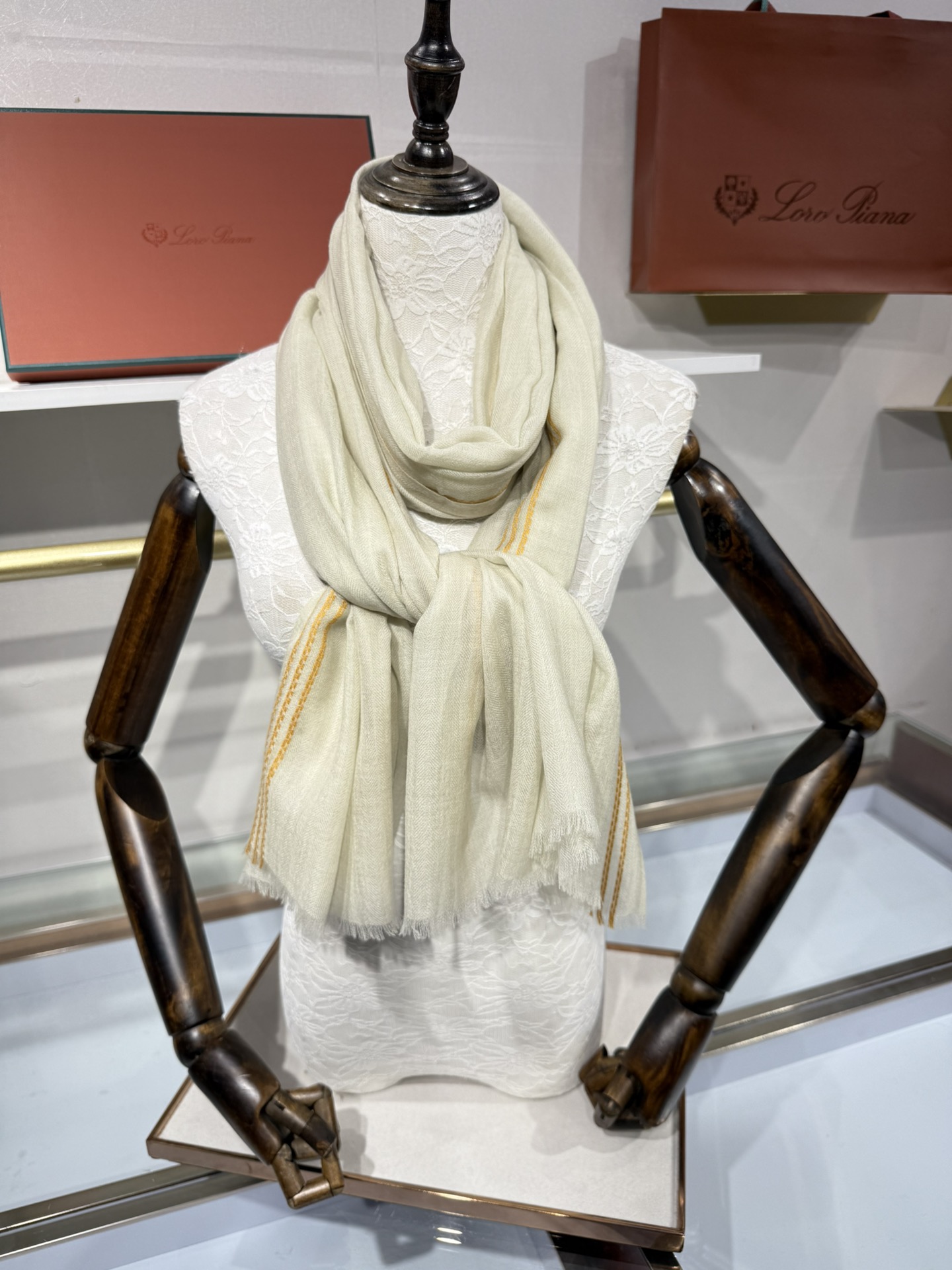 💟Loro Piana LP 最新独家供应十年二十年都不过时！也只有LP羊绒围巾能把这么看似简单外观的围