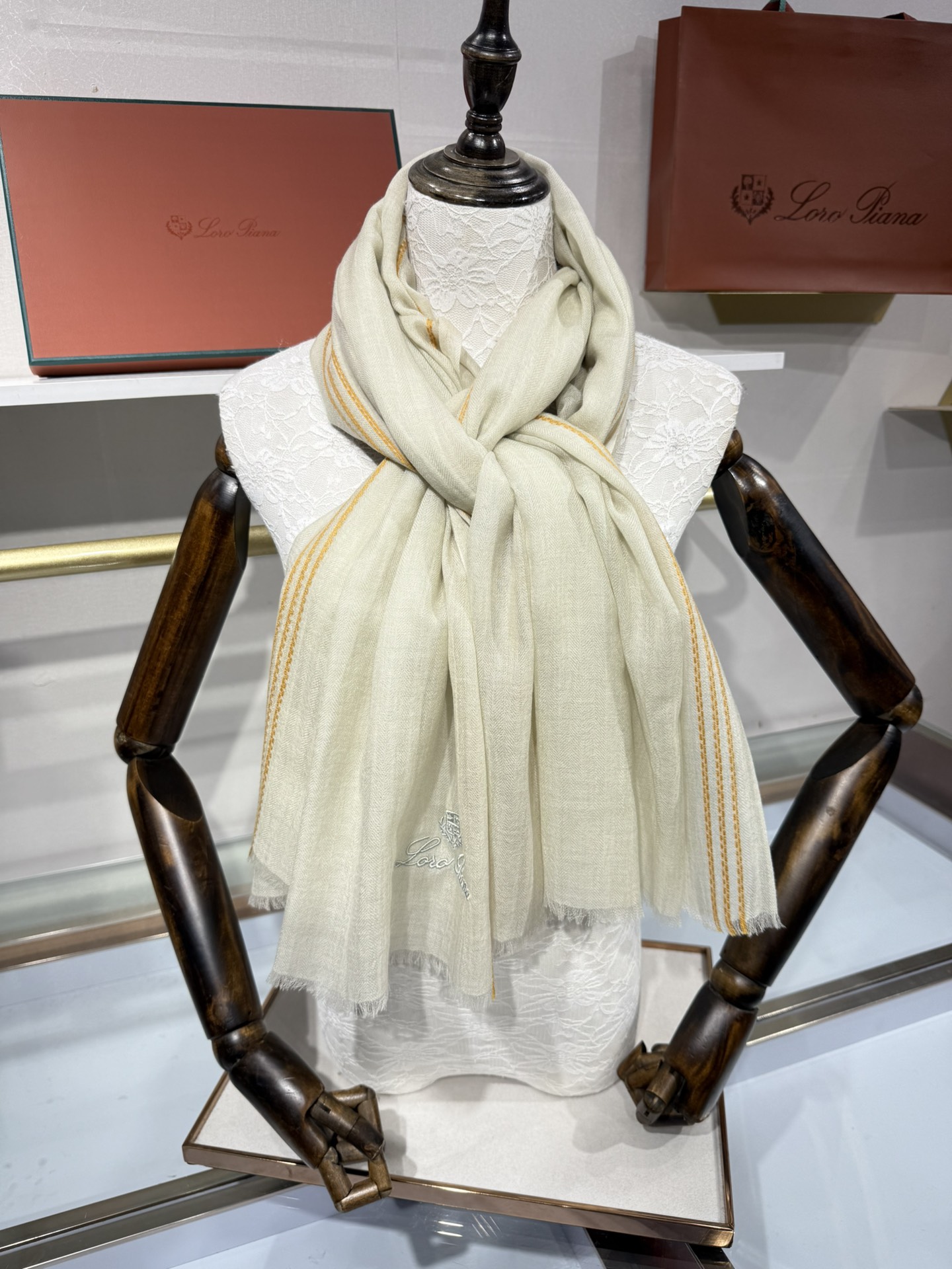 💟Loro Piana LP 最新独家供应十年二十年都不过时！也只有LP羊绒围巾能把这么看似简单外观的围