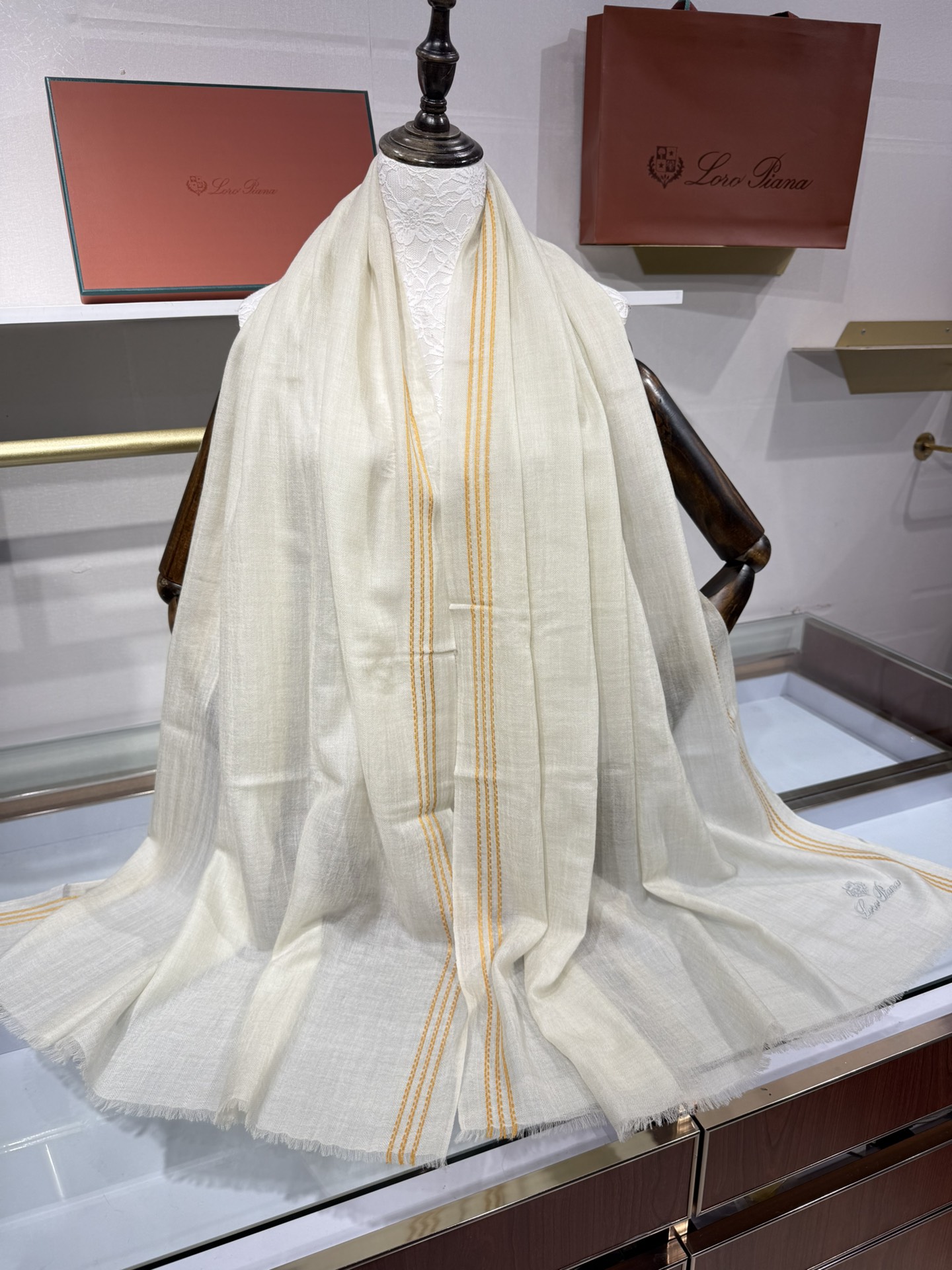 💟Loro Piana LP 最新独家供应十年二十年都不过时！也只有LP羊绒围巾能把这么看似简单外观的围