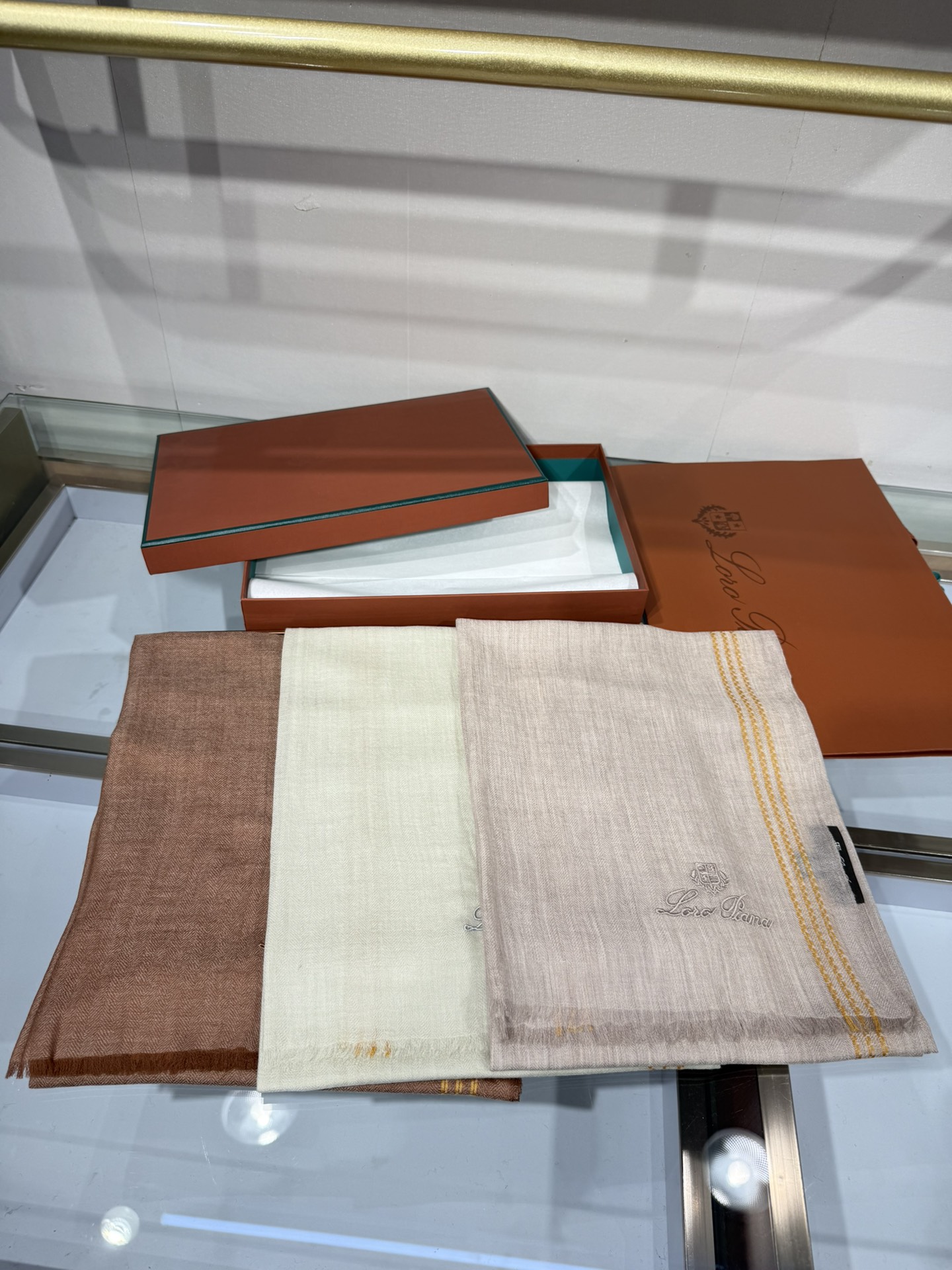 💟Loro Piana LP 最新独家供应十年二十年都不过时！也只有LP羊绒围巾能把这么看似简单外观的围