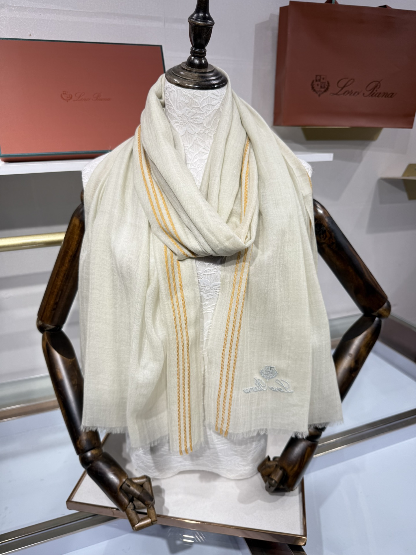 💟Loro Piana LP 最新独家供应十年二十年都不过时！也只有LP羊绒围巾能把这么看似简单外观的围