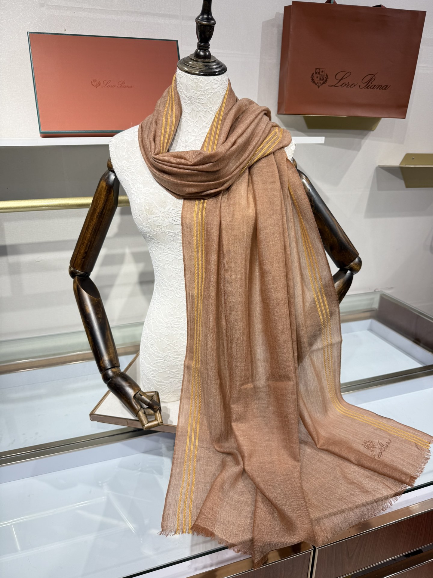 💟Loro Piana LP 最新独家供应十年二十年都不过时！也只有LP羊绒围巾能把这么看似简单外观的围