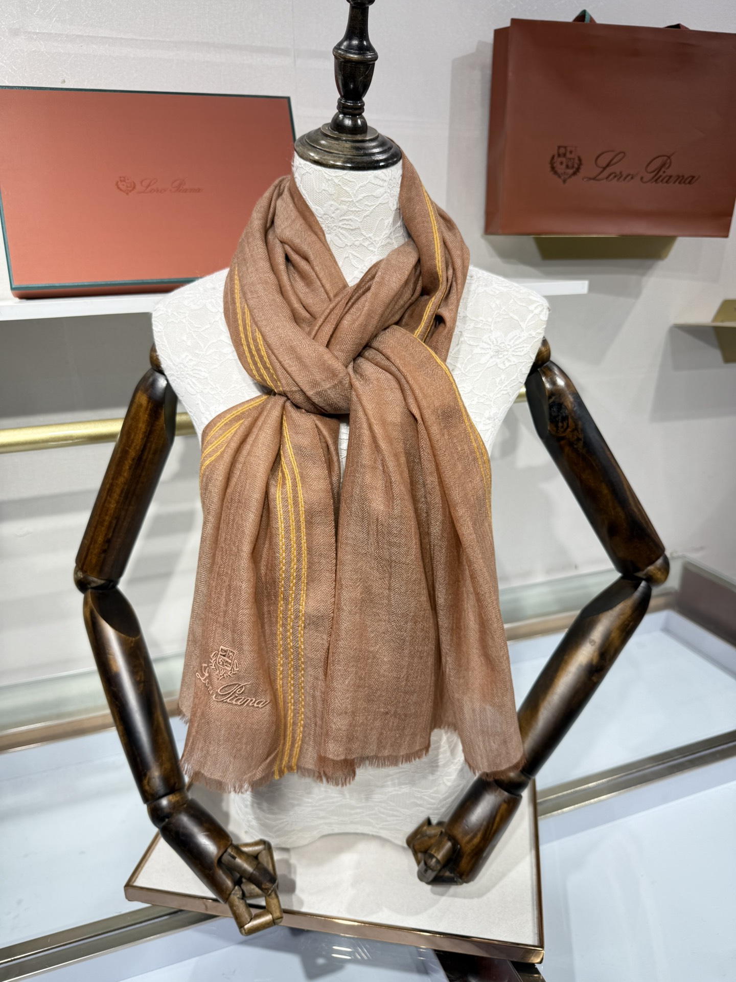 💟Loro Piana LP 最新独家供应十年二十年都不过时！也只有LP羊绒围巾能把这么看似简单外观的围