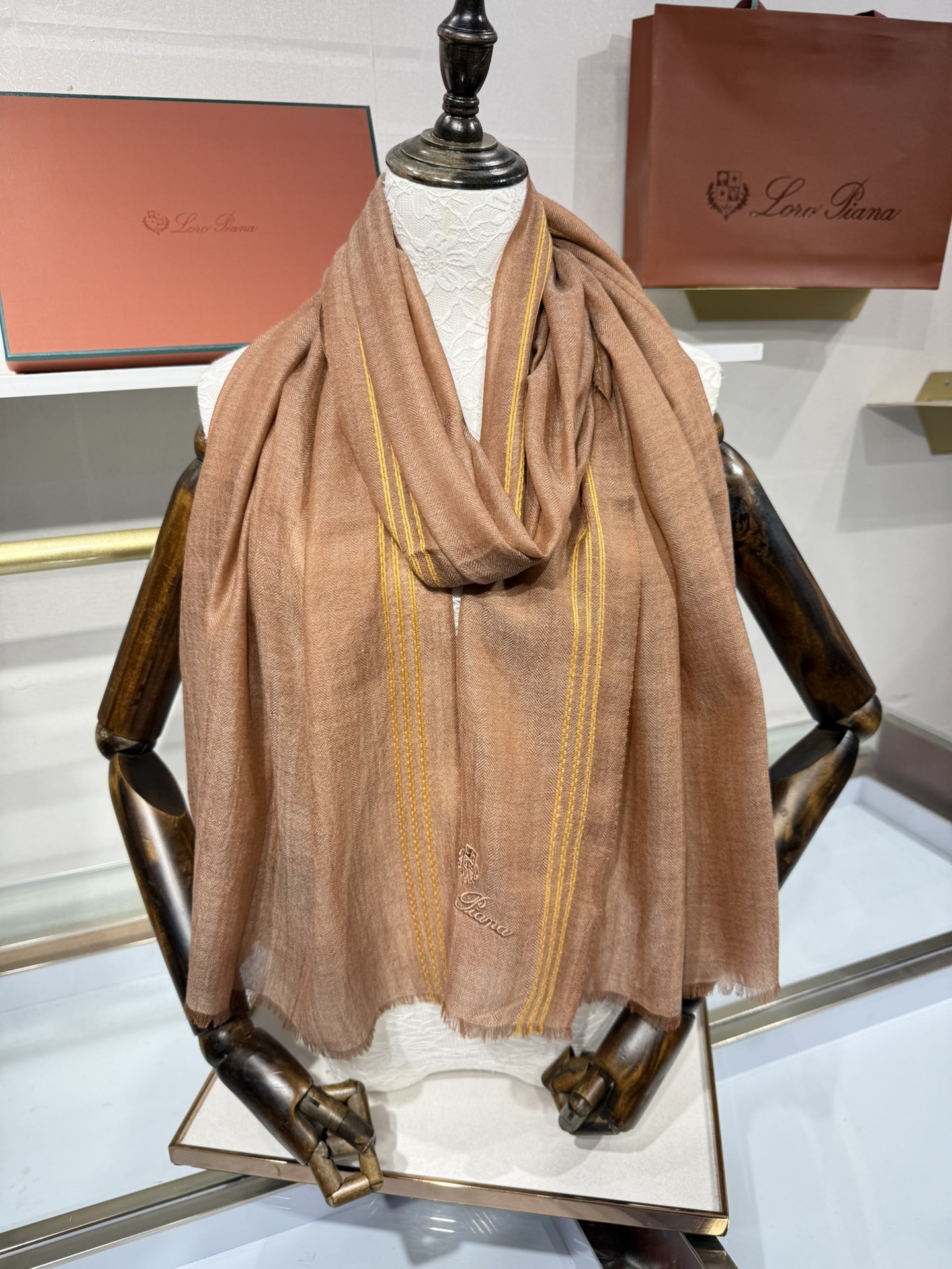 💟Loro Piana LP 最新独家供应十年二十年都不过时！也只有LP羊绒围巾能把这么看似简单外观的围