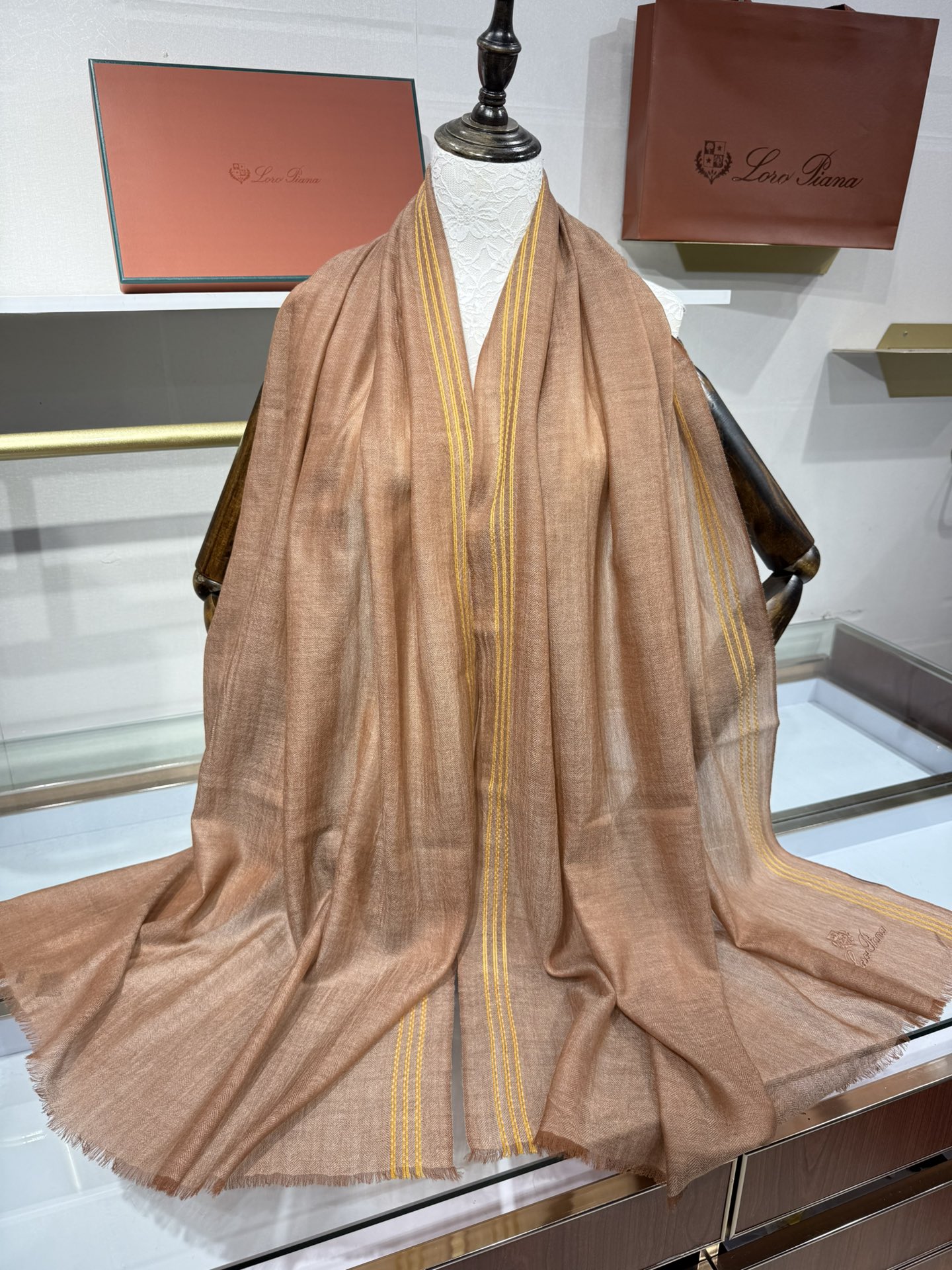 💟Loro Piana LP 最新独家供应十年二十年都不过时！也只有LP羊绒围巾能把这么看似简单外观的围