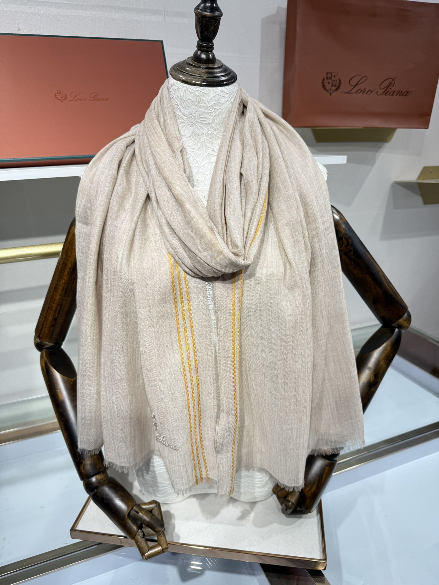 💟Loro Piana LP 最新独家供应十年二十年都不过时！也只有LP羊绒围巾能把这么看似简单外观的围