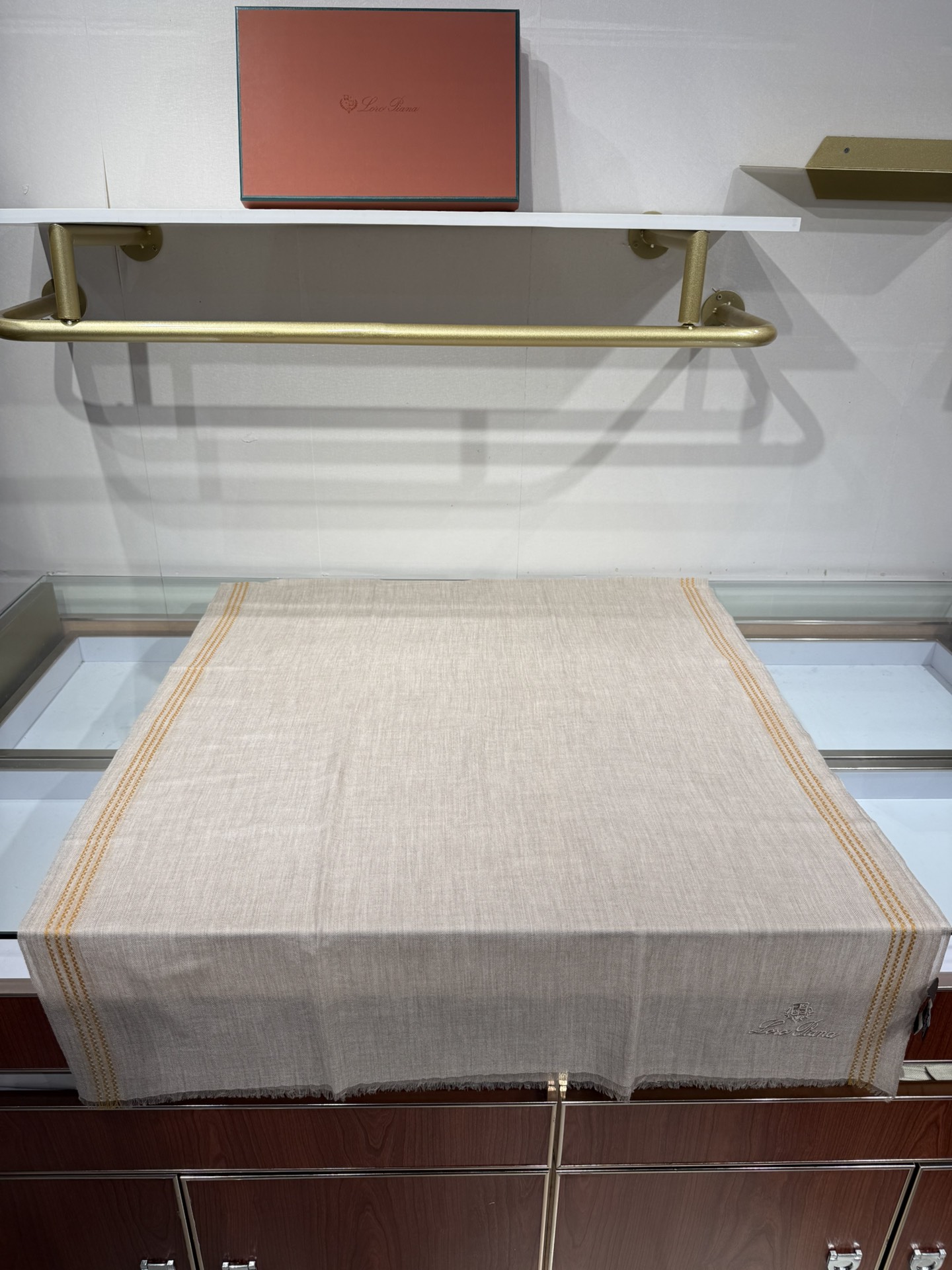 💟Loro Piana LP 最新独家供应十年二十年都不过时！也只有LP羊绒围巾能把这么看似简单外观的围