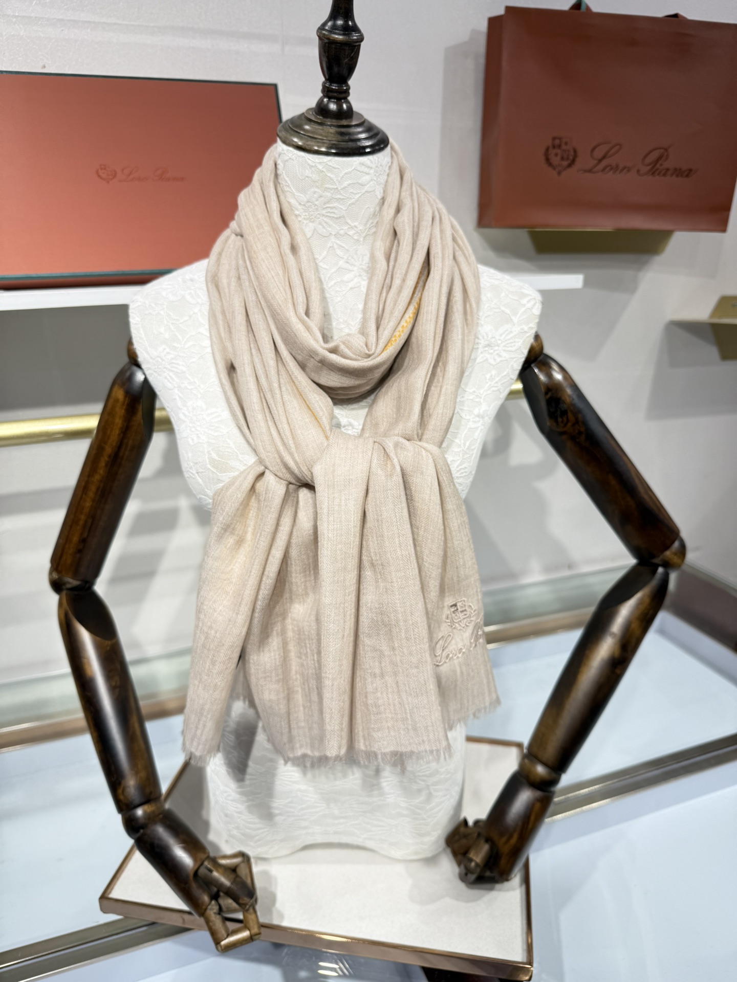 💟Loro Piana LP 最新独家供应十年二十年都不过时！也只有LP羊绒围巾能把这么看似简单外观的围