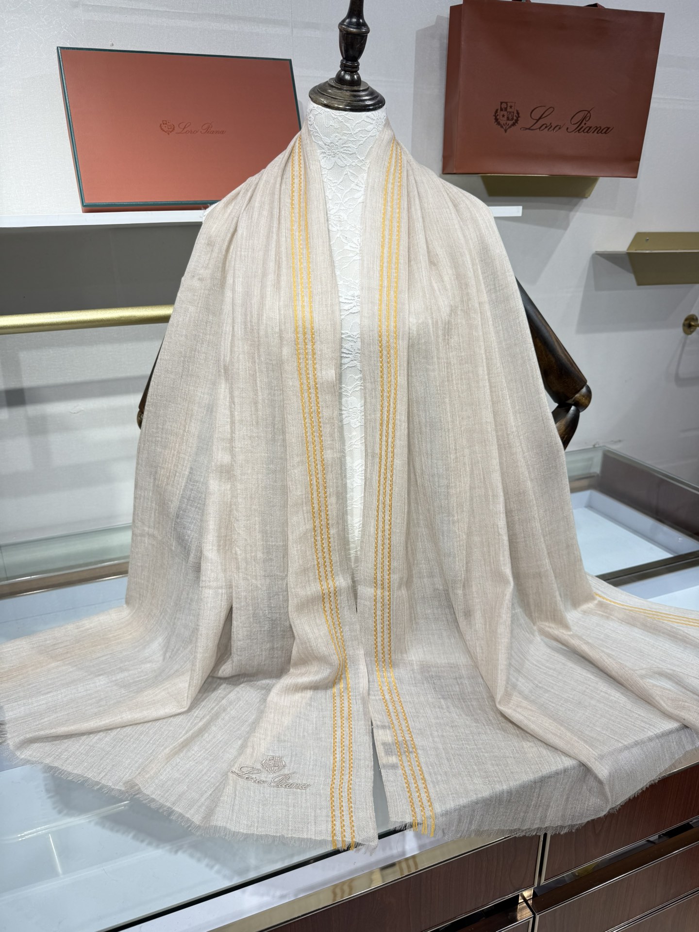 💟Loro Piana LP 最新独家供应十年二十年都不过时！也只有LP羊绒围巾能把这么看似简单外观的围