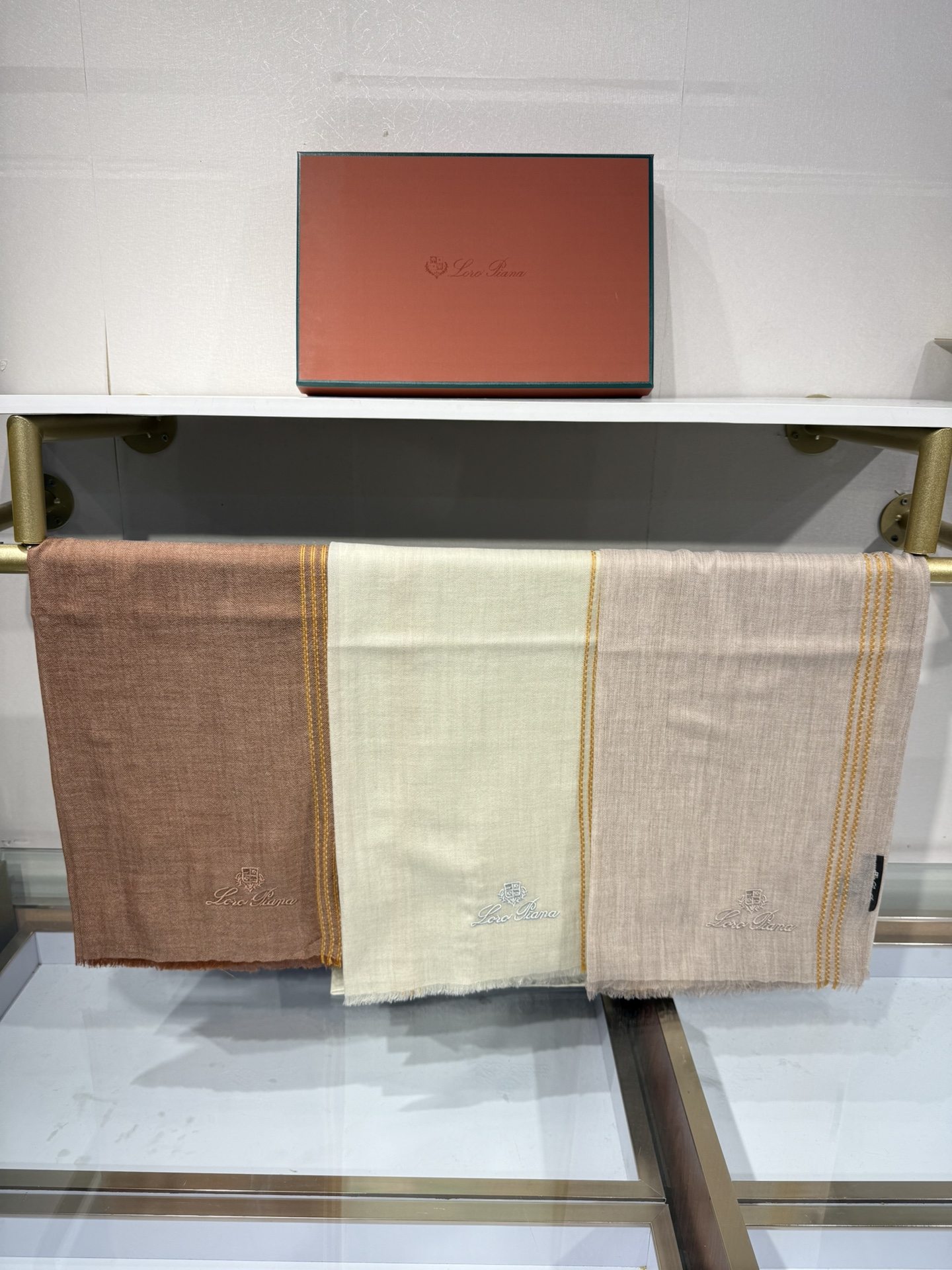 💟Loro Piana LP 最新独家供应十年二十年都不过时！也只有LP羊绒围巾能把这么看似简单外观的围