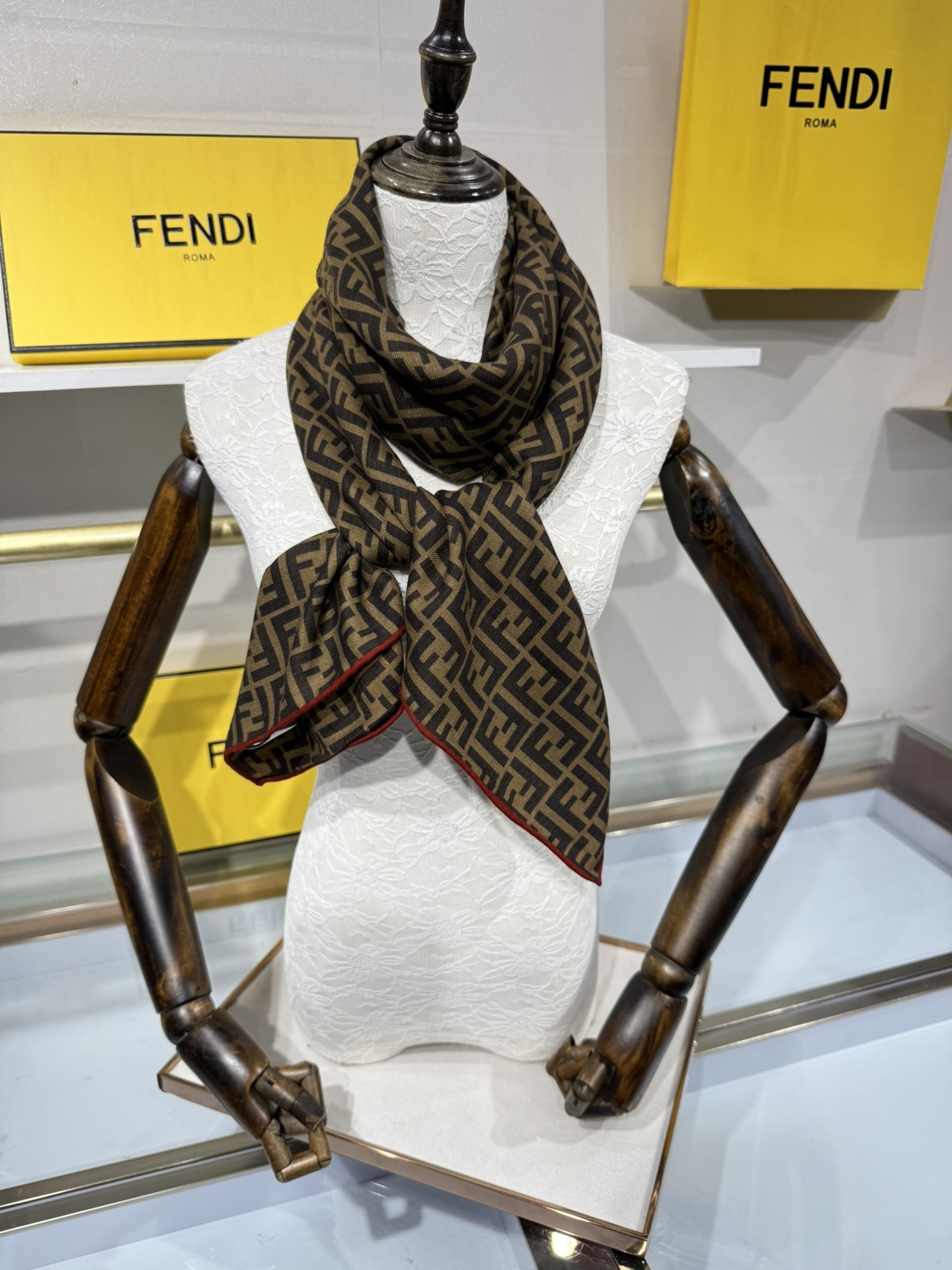 💟2025年秋冬新款💖💖💃🏻💃🏻芬迪家 丝羊绒方巾‼️抢‼️VIP推荐 ‼️👍下手一定要快【高端 大爱