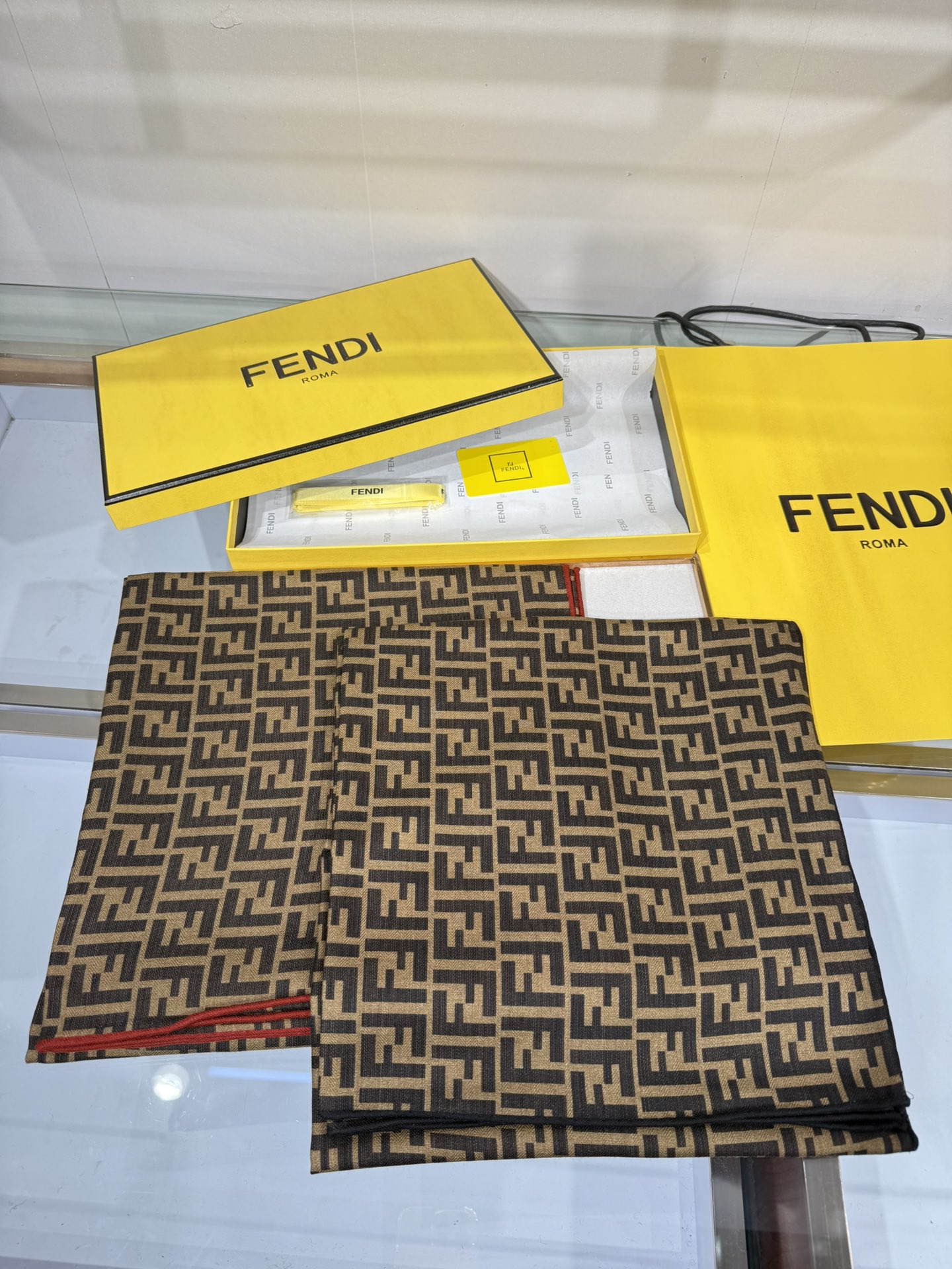 💟2025年秋冬新款💖💖💃🏻💃🏻芬迪家 丝羊绒方巾‼️抢‼️VIP推荐 ‼️👍下手一定要快【高端 大爱 