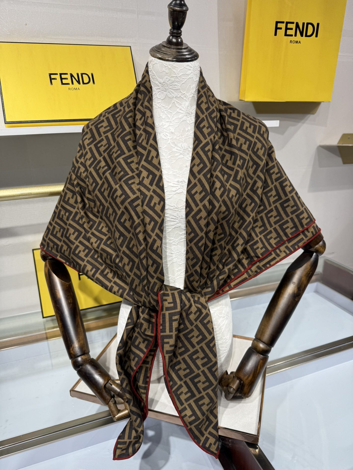 💟2025年秋冬新款💖💖💃🏻💃🏻芬迪家 丝羊绒方巾‼️抢‼️VIP推荐 ‼️👍下手一定要快【高端 大爱