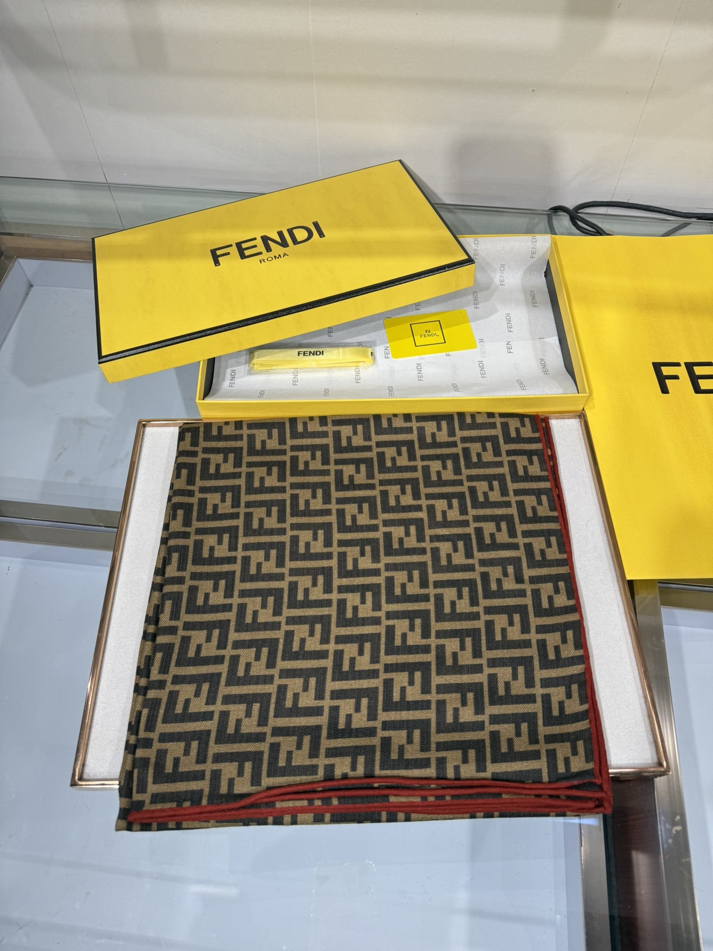 💟2025年秋冬新款💖💖💃🏻💃🏻芬迪家 丝羊绒方巾‼️抢‼️VIP推荐 ‼️👍下手一定要快【高端 大爱