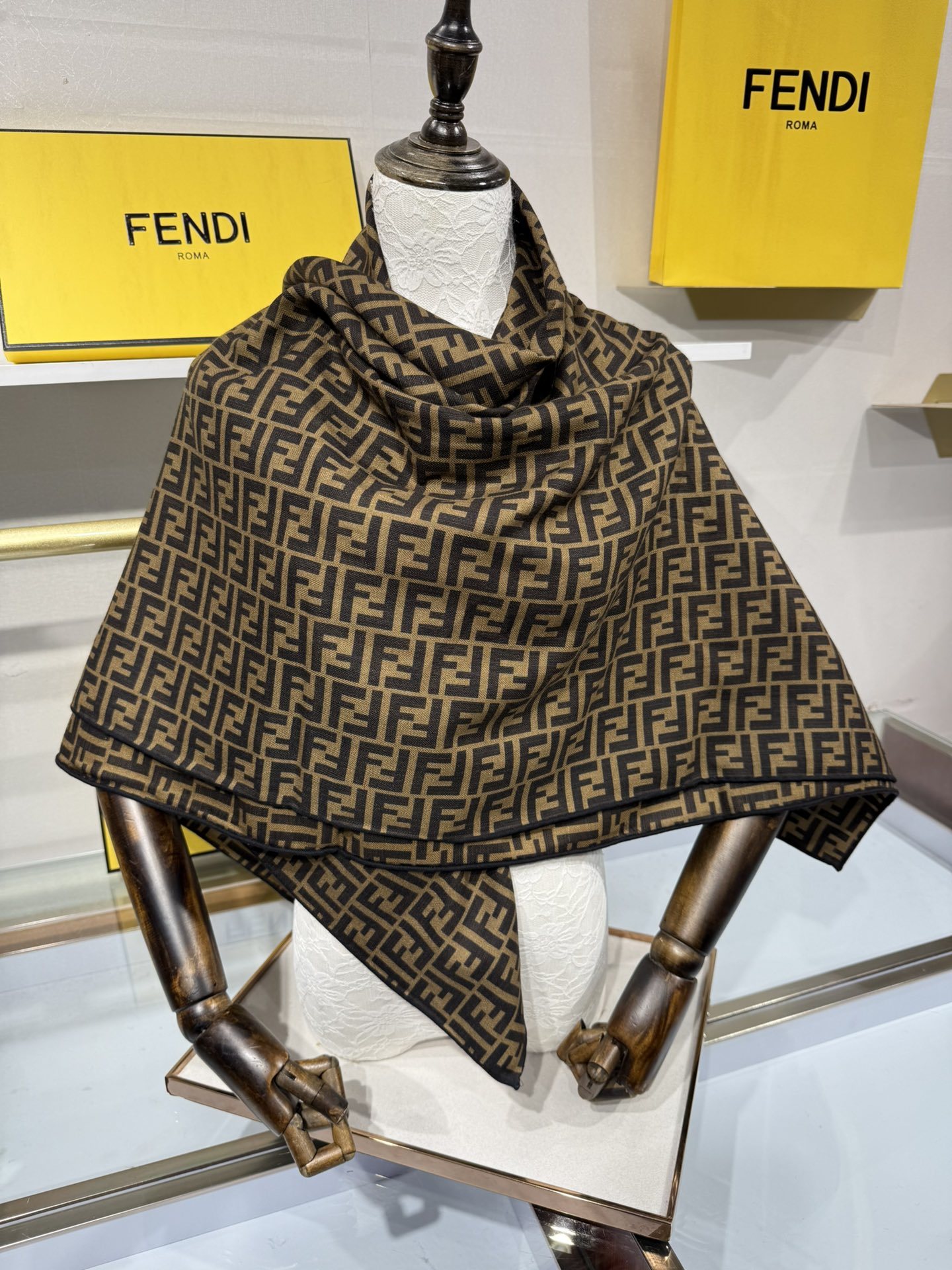 💟2025年秋冬新款💖💖💃🏻💃🏻芬迪家 丝羊绒方巾‼️抢‼️VIP推荐 ‼️👍下手一定要快【高端 大爱