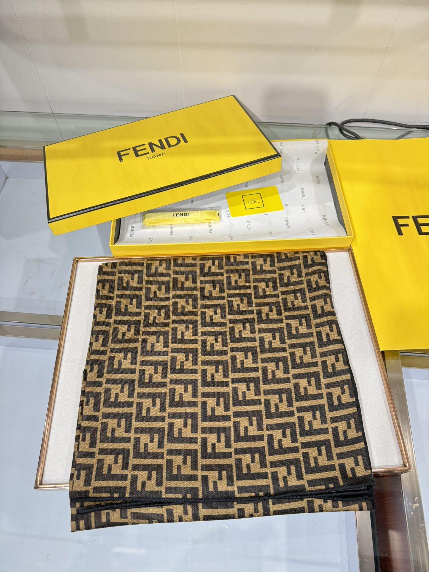 💟2025年秋冬新款💖💖💃🏻💃🏻芬迪家 丝羊绒方巾‼️抢‼️VIP推荐 ‼️👍下手一定要快【高端 大爱