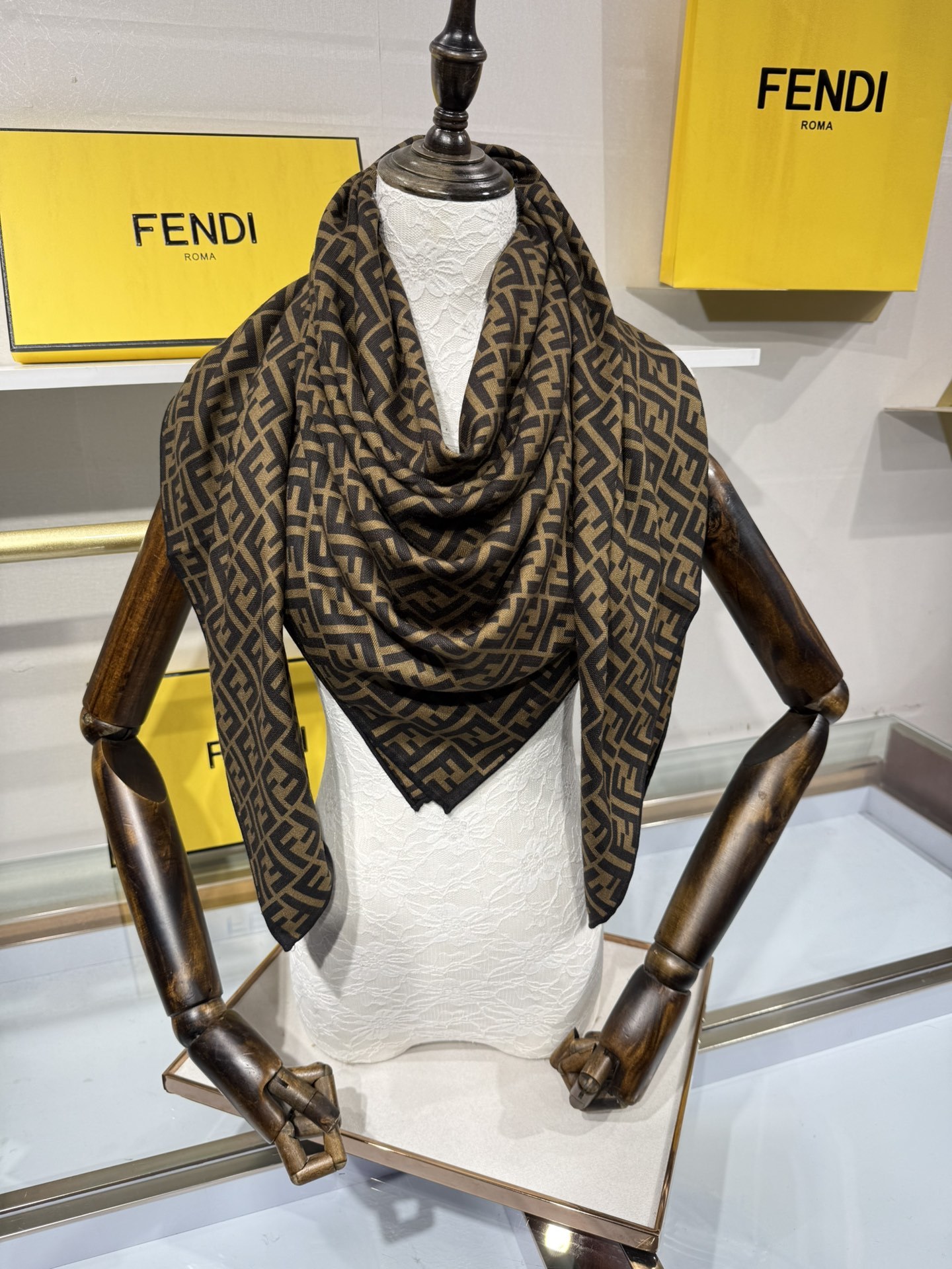 💟2025年秋冬新款💖💖💃🏻💃🏻芬迪家 丝羊绒方巾‼️抢‼️VIP推荐 ‼️👍下手一定要快【高端 大爱